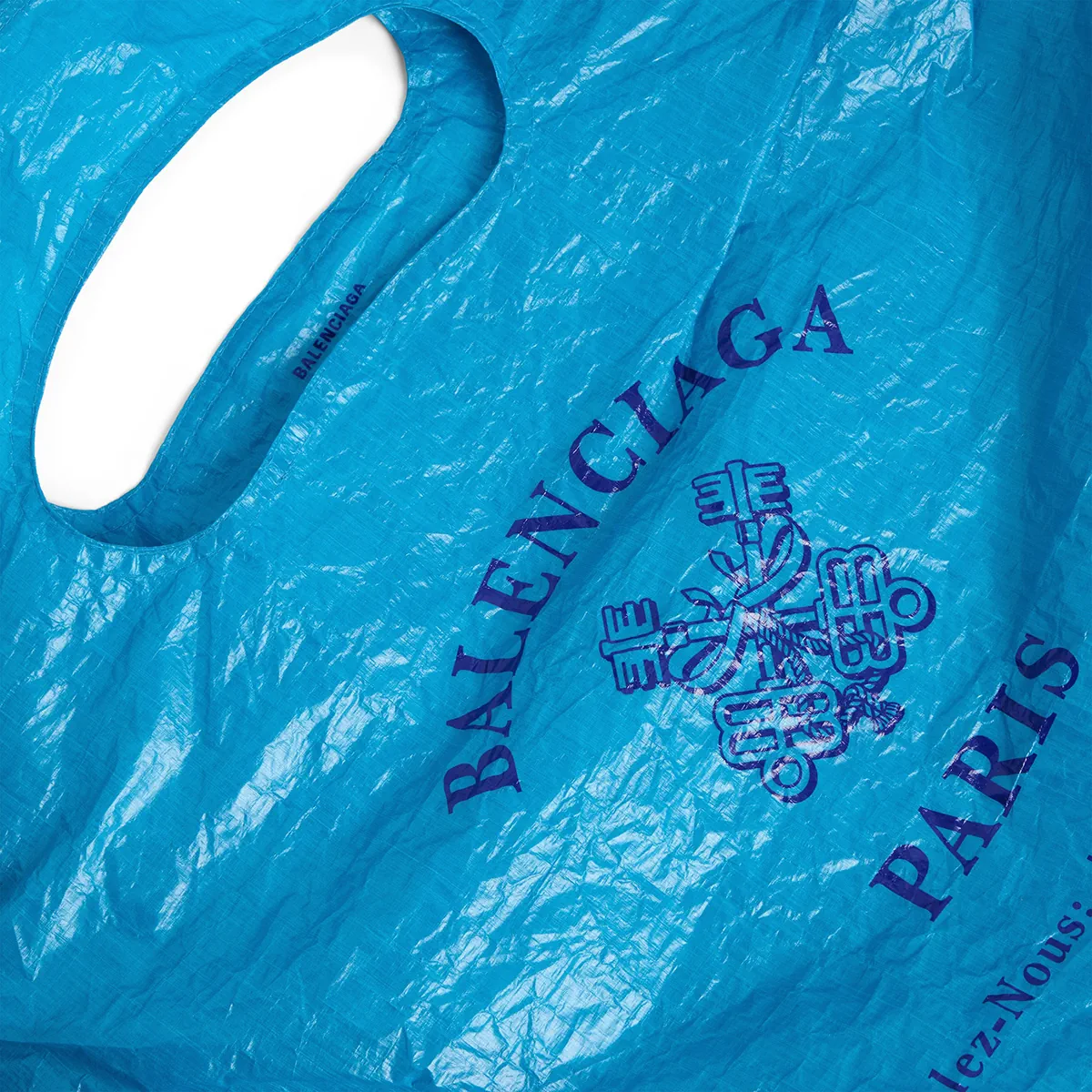 Túi nylon Balenciaga giá hơn 25 triệu đồng gây xôn xao Túi nylon Balenciaga giá hơn 25 triệu đồng gây xôn xao