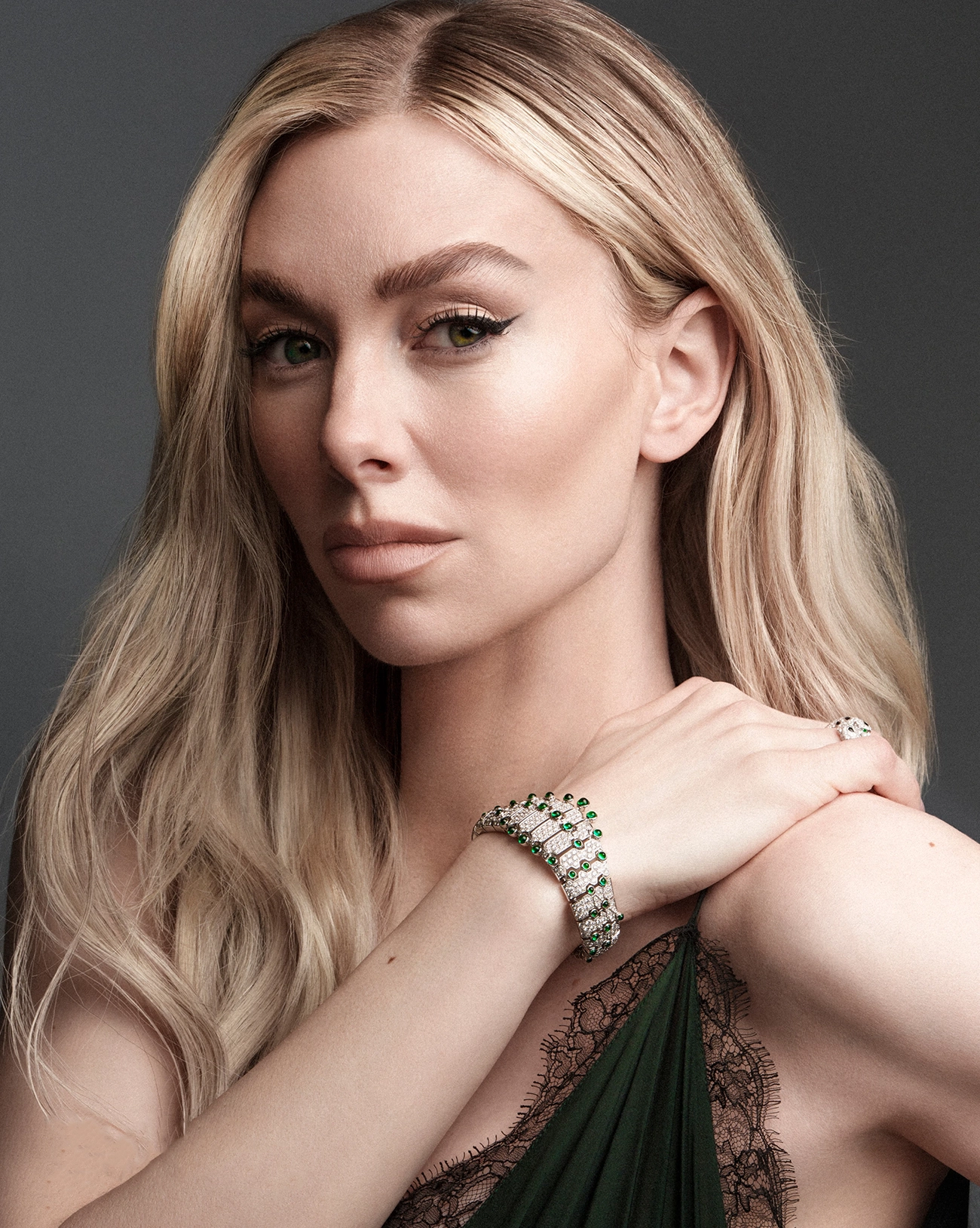 Harper’s Bazaar Mexico & Latin America 08/2025: Vanessa Kirby chụp bởi Juankr Harper’s Bazaar Mexico & Latin America 08/2025: Vanessa Kirby chụp bởi Juankr