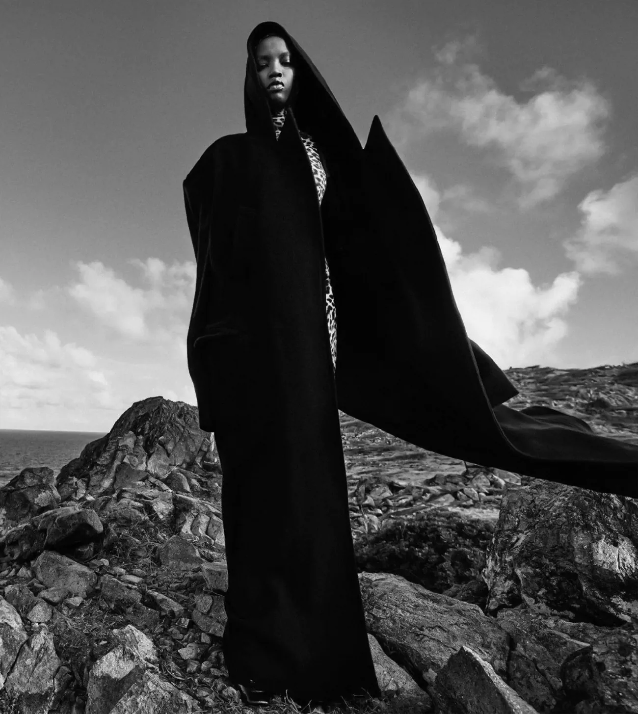 Vogue Pháp 08/2025: Anok Yai chụp bởi Mario Sorrenti Vogue Pháp 08/2025: Anok Yai chụp bởi Mario Sorrenti