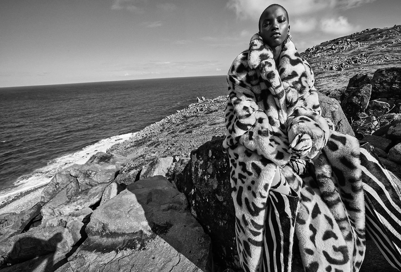 Vogue Pháp 08/2025: Anok Yai chụp bởi Mario Sorrenti Vogue Pháp 08/2025: Anok Yai chụp bởi Mario Sorrenti