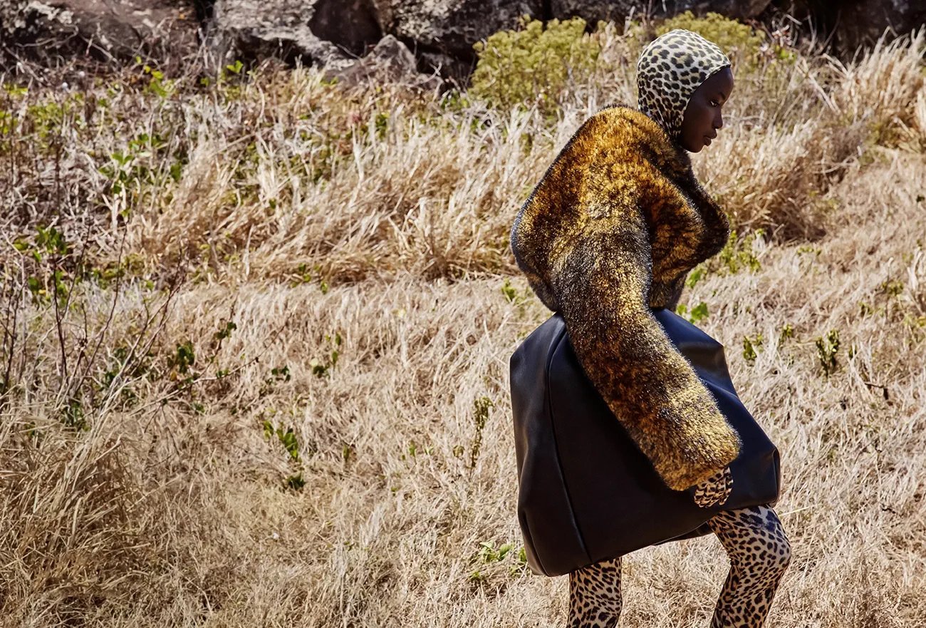 Vogue Pháp 08/2025: Anok Yai chụp bởi Mario Sorrenti Vogue Pháp 08/2025: Anok Yai chụp bởi Mario Sorrenti