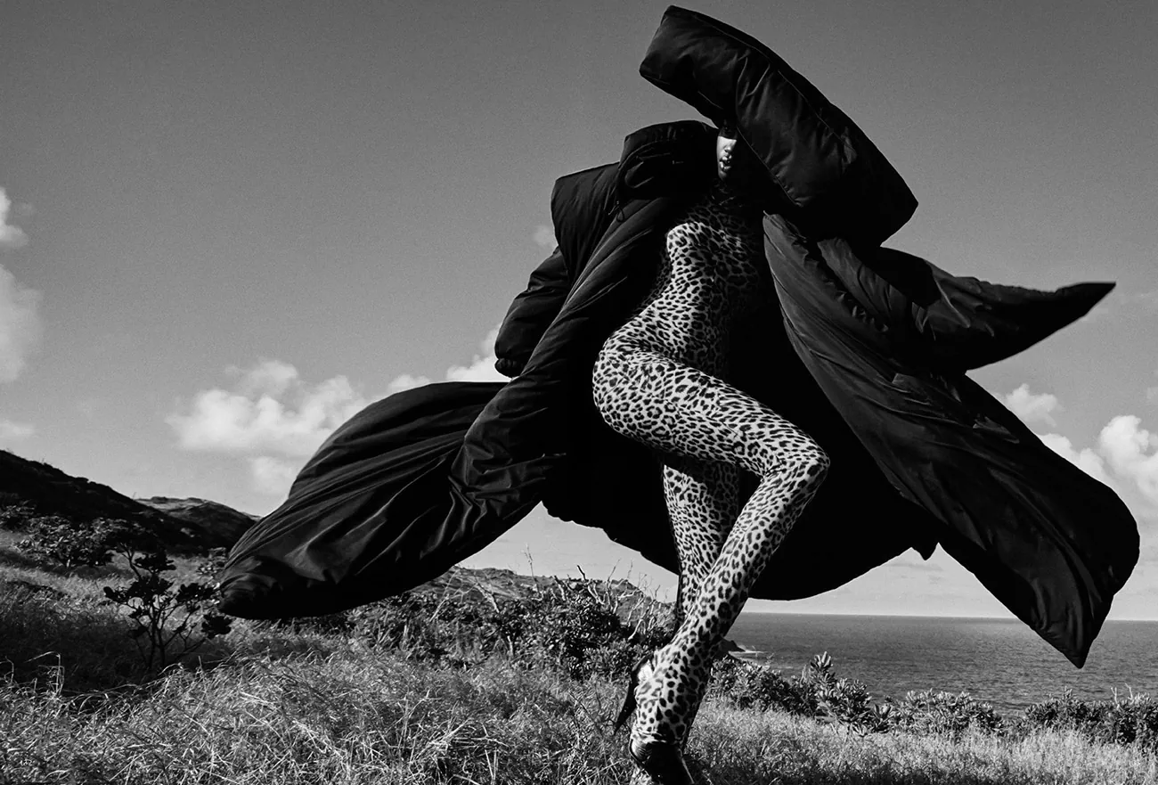 Vogue Pháp 08/2025: Anok Yai chụp bởi Mario Sorrenti Vogue Pháp 08/2025: Anok Yai chụp bởi Mario Sorrenti