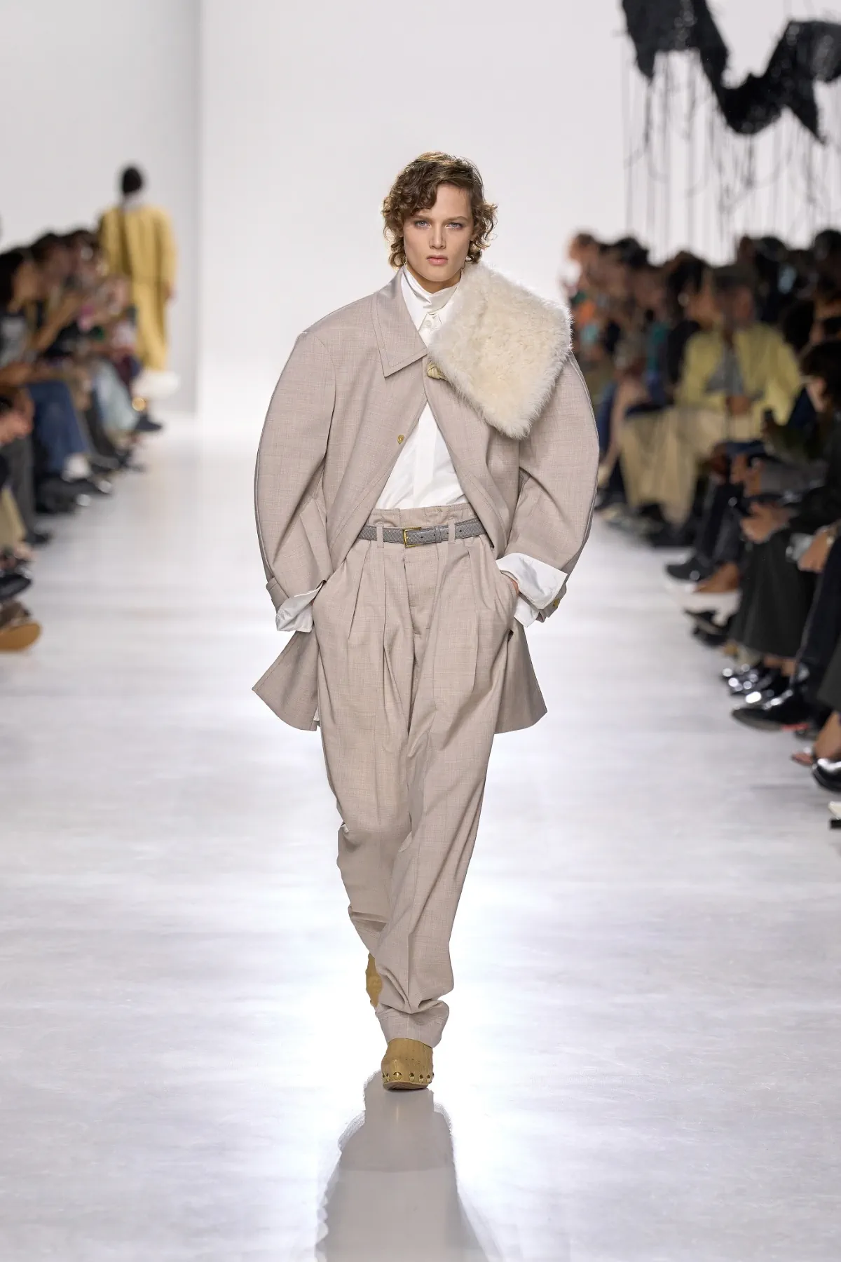 Bottega Veneta Xuân/Hè 2026: Louise Trotter viết tiếp di sản thủ công bằng ngôn ngữ mới Bottega Veneta Xuân/Hè 2026: Louise Trotter viết tiếp di sản thủ công bằng ngôn ngữ mới