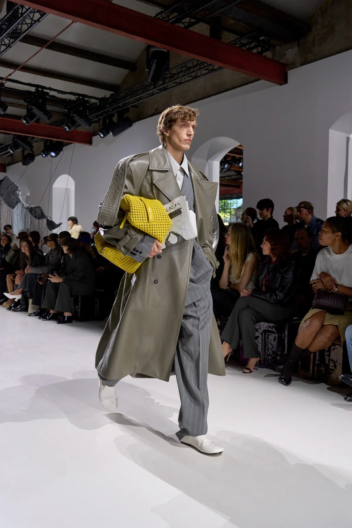 Bottega Veneta Xuân/Hè 2026: Louise Trotter viết tiếp di sản thủ công bằng ngôn ngữ mới Bottega Veneta Xuân/Hè 2026: Louise Trotter viết tiếp di sản thủ công bằng ngôn ngữ mới