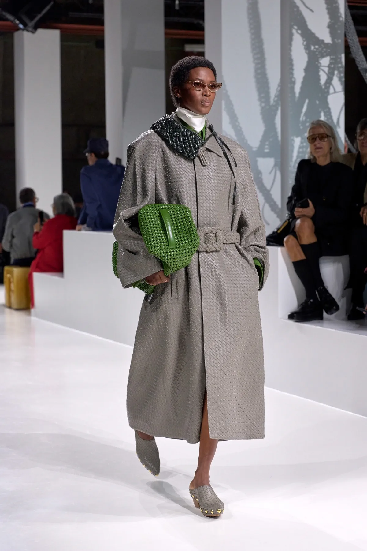 Bottega Veneta Xuân/Hè 2026: Louise Trotter viết tiếp di sản thủ công bằng ngôn ngữ mới Bottega Veneta Xuân/Hè 2026: Louise Trotter viết tiếp di sản thủ công bằng ngôn ngữ mới