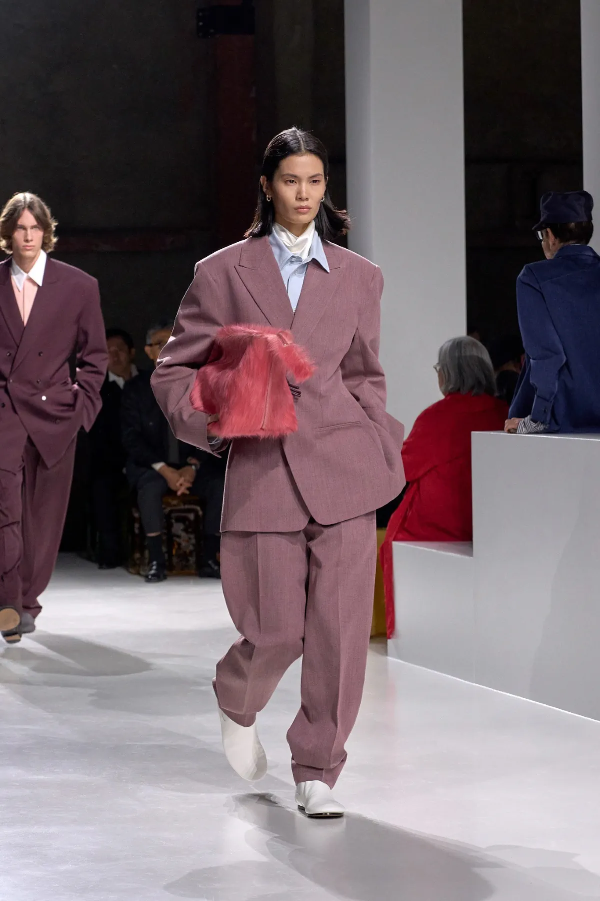 Bottega Veneta Xuân/Hè 2026: Louise Trotter viết tiếp di sản thủ công bằng ngôn ngữ mới Bottega Veneta Xuân/Hè 2026: Louise Trotter viết tiếp di sản thủ công bằng ngôn ngữ mới