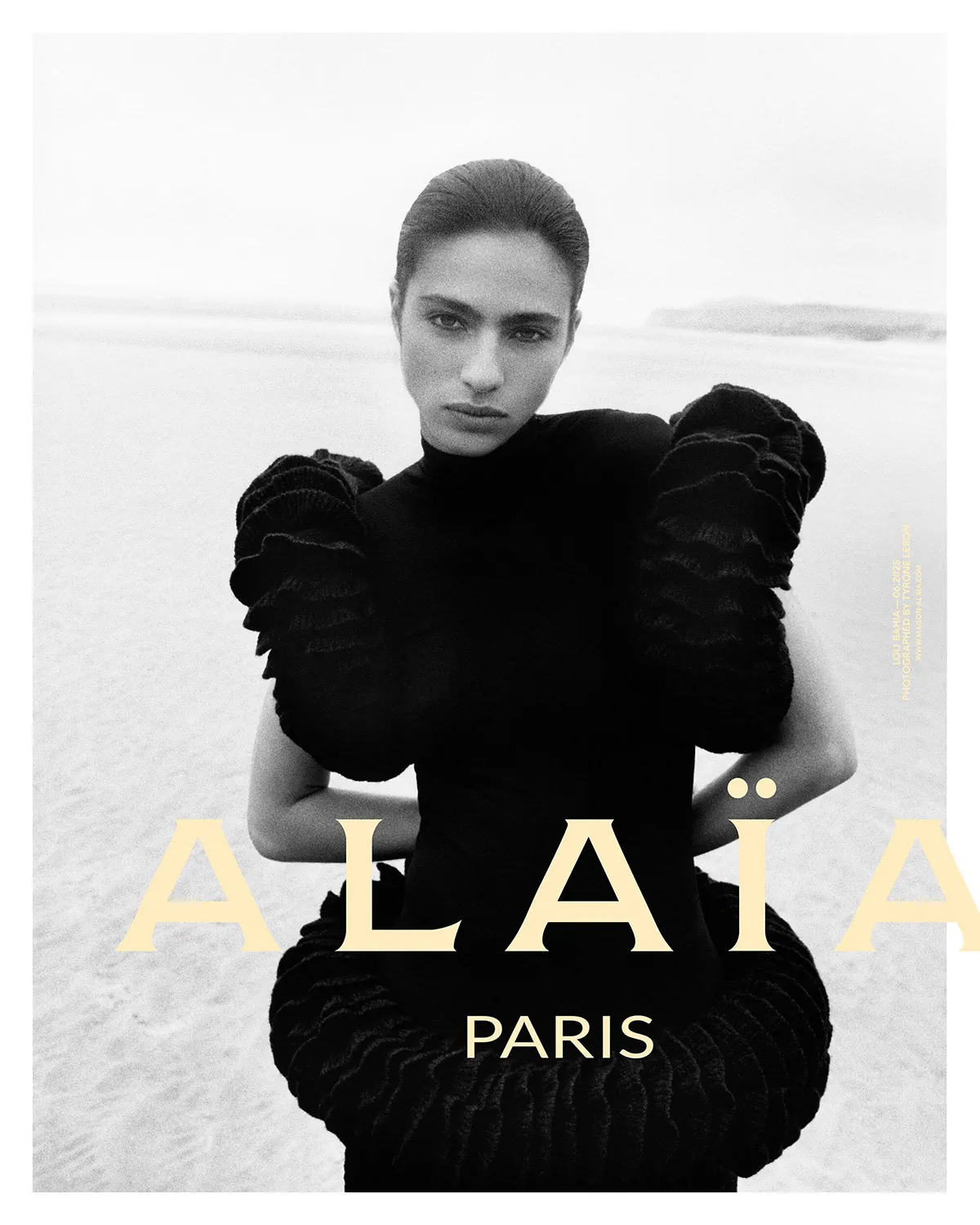 Chiến dịch quảng cáo Alaïa Hè/Thu 2025 kể câu chuyện điện ảnh bên bờ biển Pháp Chiến dịch quảng cáo Alaïa Hè/Thu 2025 kể câu chuyện điện ảnh bên bờ biển Pháp