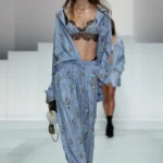 Dolce & Gabbana Xuân/Hè 2026: Miranda Priestly xuất hiện giữa sàn diễn tràn ngập đồ ngủ