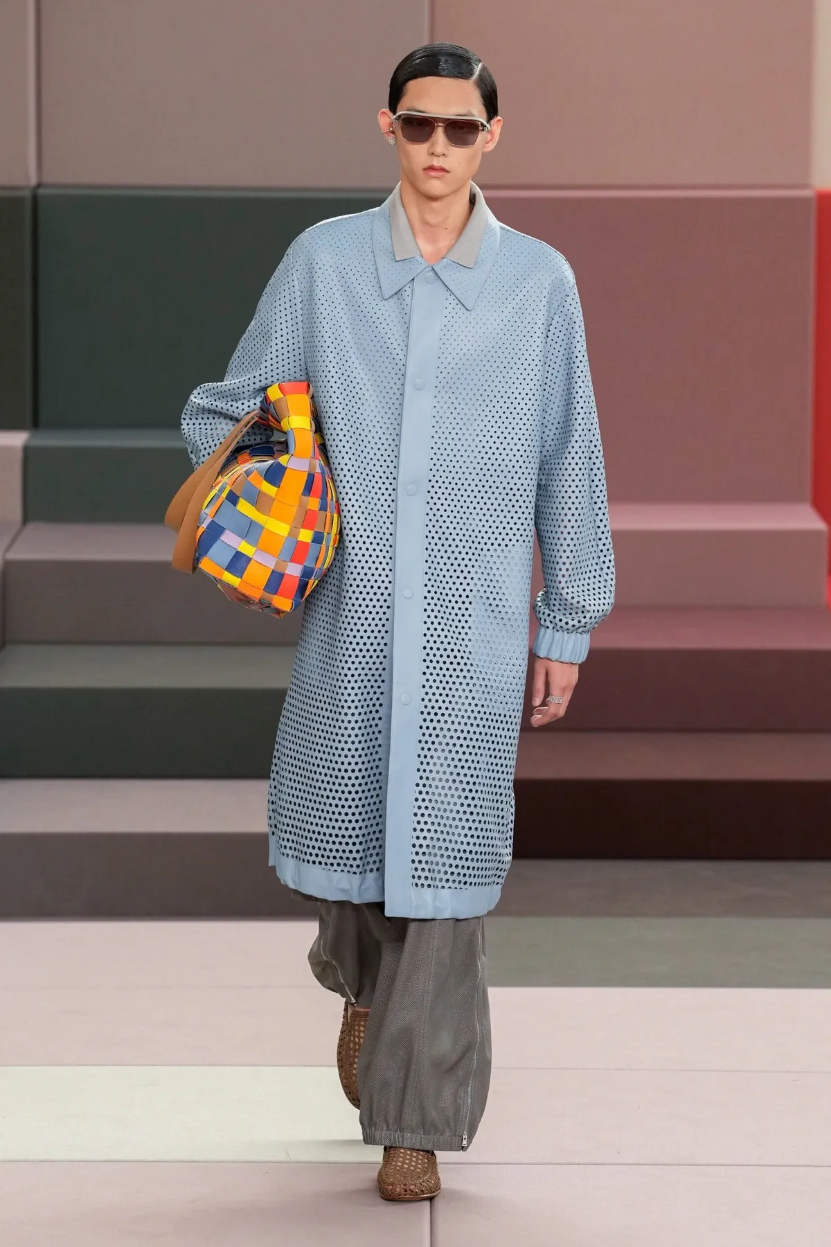 Fendi Xuân/Hè 2026 biến trang phục thể thao trở nên cao cấp hơn Fendi Xuân/Hè 2026 biến trang phục thể thao trở nên cao cấp hơn