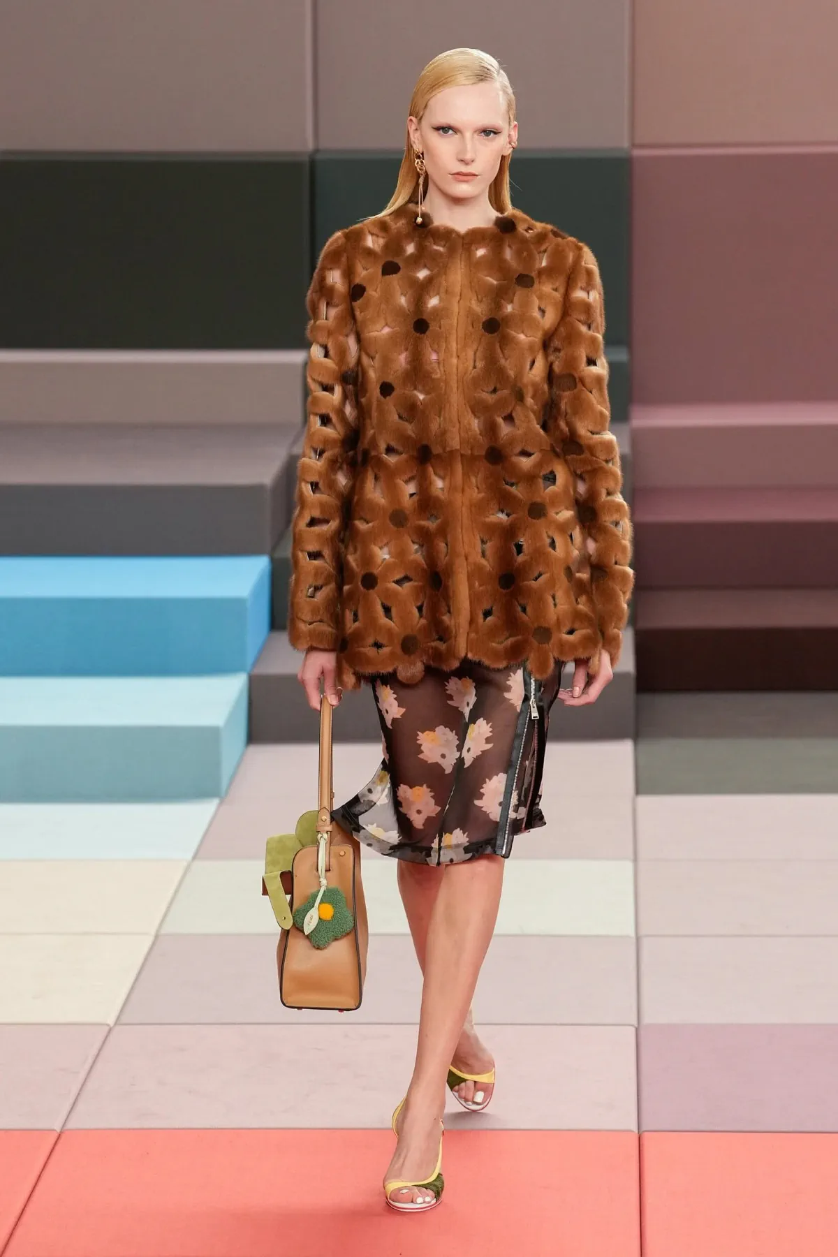 Fendi Xuân/Hè 2026 biến trang phục thể thao trở nên cao cấp hơn Fendi Xuân/Hè 2026 biến trang phục thể thao trở nên cao cấp hơn