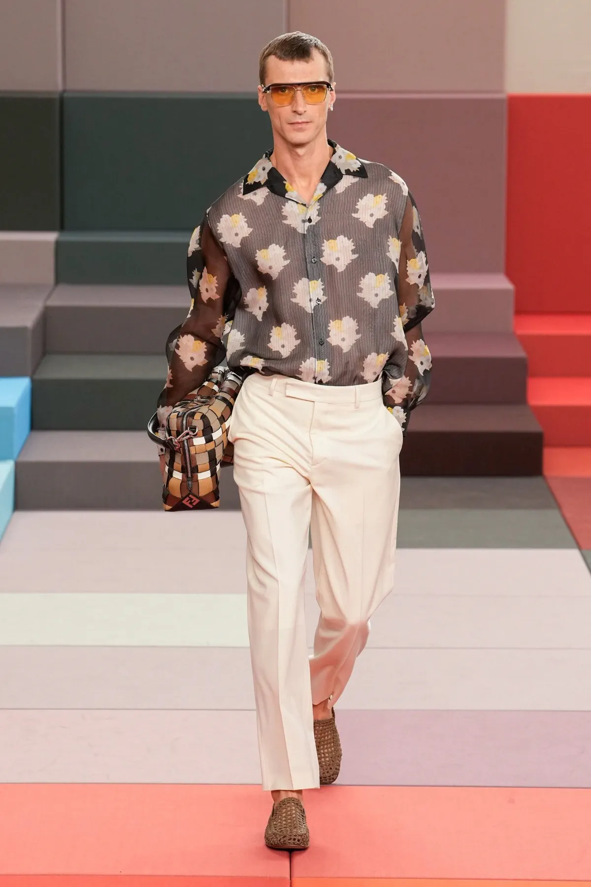 Fendi Xuân/Hè 2026 biến trang phục thể thao trở nên cao cấp hơn Fendi Xuân/Hè 2026 biến trang phục thể thao trở nên cao cấp hơn