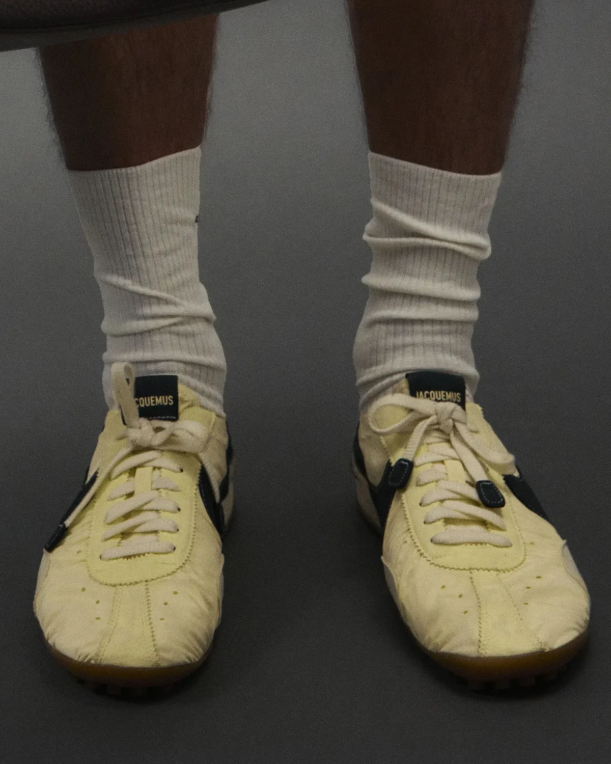 Jacquemus x Nike Moon Shoe: Huyền thoại thập niên 70 tái sinh trong diện mạo mới