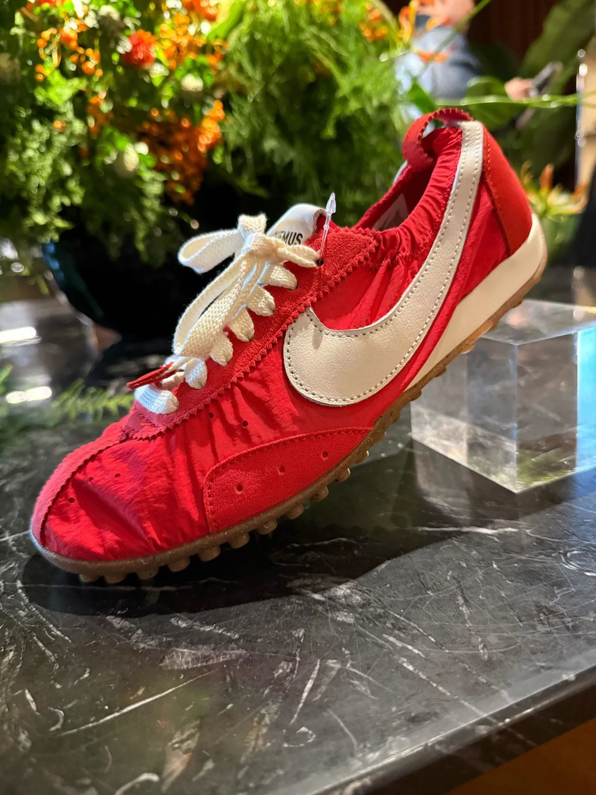 Jacquemus x Nike Moon Shoe: Huyền thoại thập niên 70 tái sinh trong diện mạo mới Jacquemus x Nike Moon Shoe: Huyền thoại thập niên 70 tái sinh trong diện mạo mới