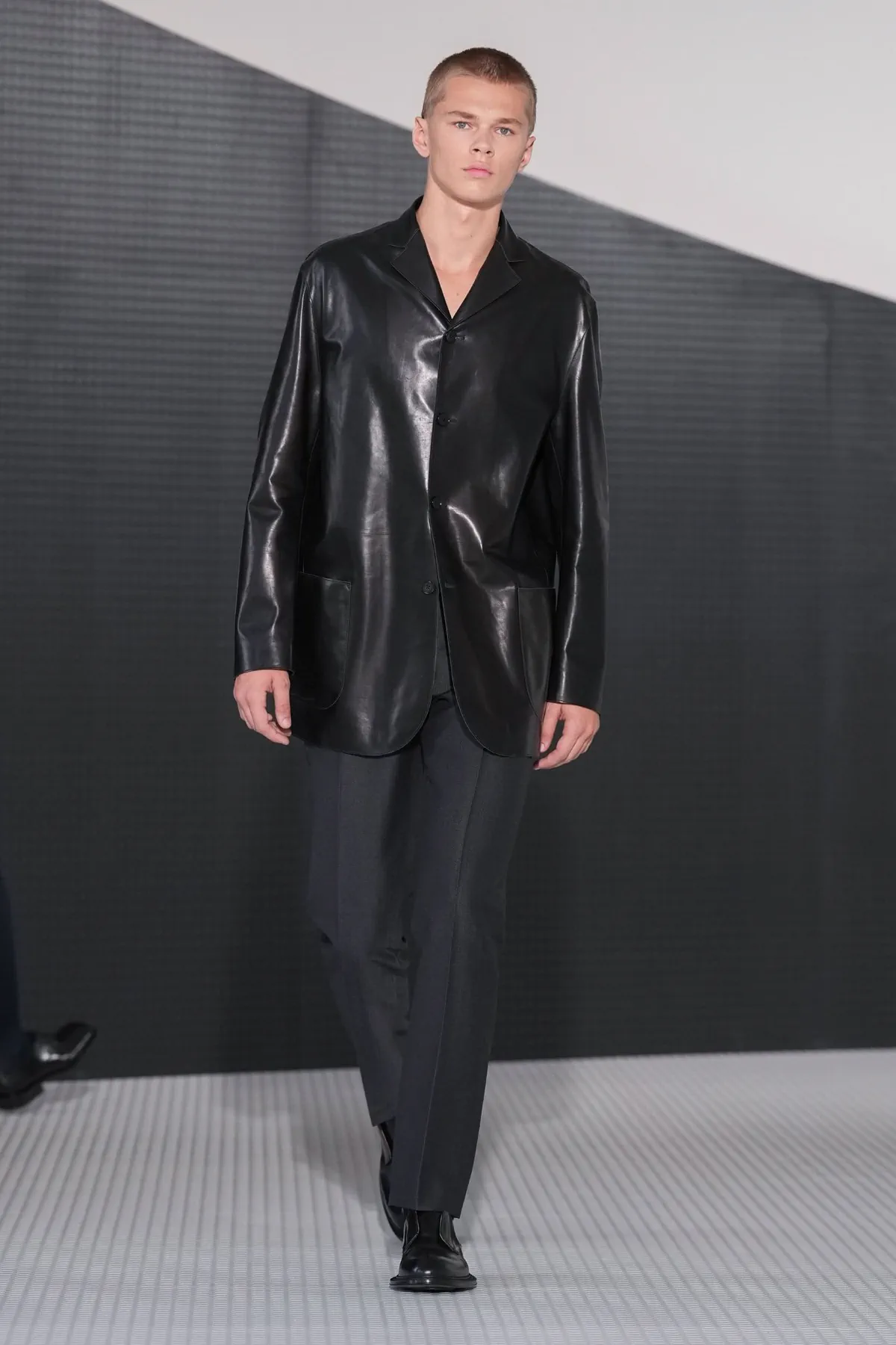 Jil Sander Xuân/Hè 2026: Simone Bellotti và khởi đầu mới cho di sản tối giản Jil Sander Xuân/Hè 2026: Simone Bellotti và khởi đầu mới cho di sản tối giản