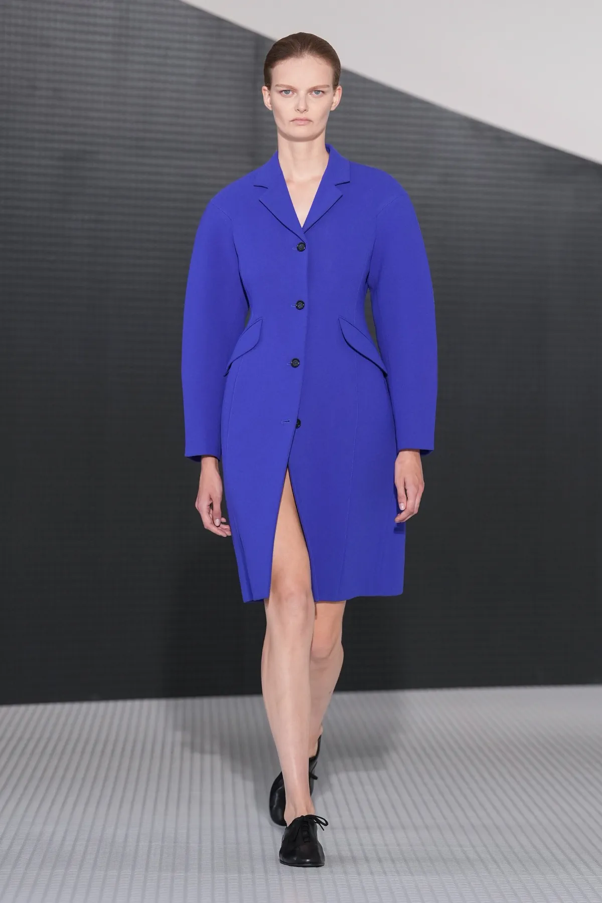 Jil Sander Xuân/Hè 2026: Simone Bellotti và khởi đầu mới cho di sản tối giản Jil Sander Xuân/Hè 2026: Simone Bellotti và khởi đầu mới cho di sản tối giản