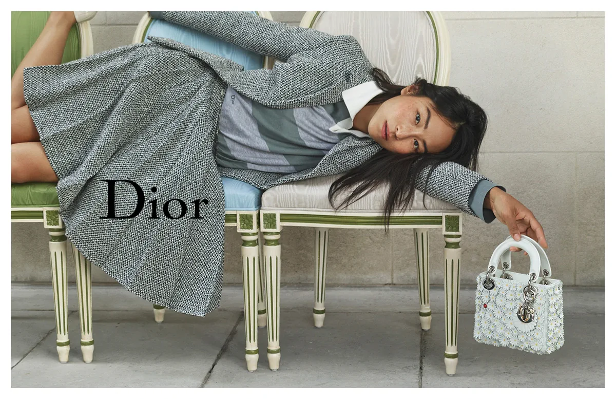 Jonathan Anderson khởi động kỷ nguyên mới với chiến dịch quảng cáo dòng túi Lady Dior Jonathan Anderson khởi động kỷ nguyên mới với chiến dịch quảng cáo dòng túi Lady Dior