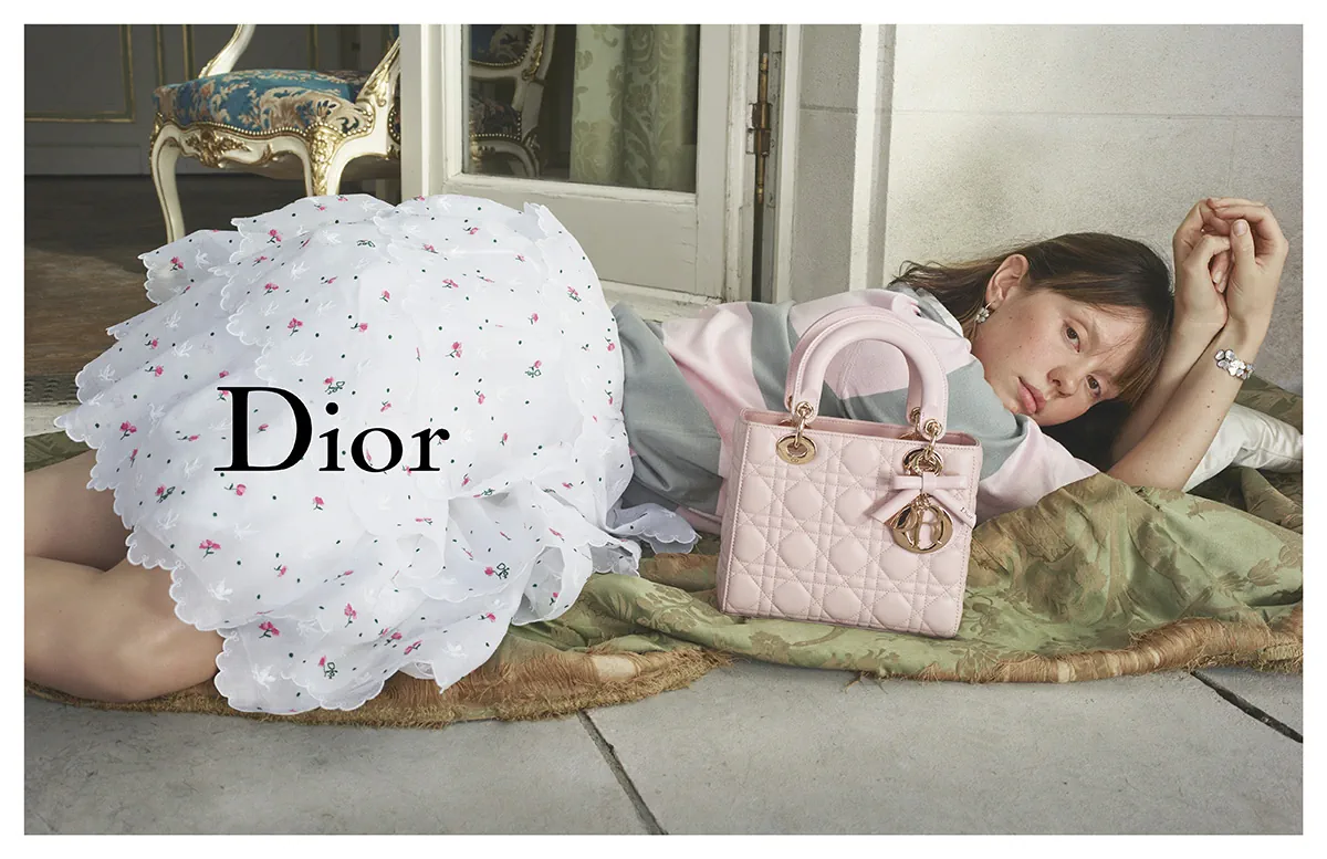 Jonathan Anderson khởi động kỷ nguyên mới với chiến dịch quảng cáo dòng túi Lady Dior Jonathan Anderson khởi động kỷ nguyên mới với chiến dịch quảng cáo dòng túi Lady Dior