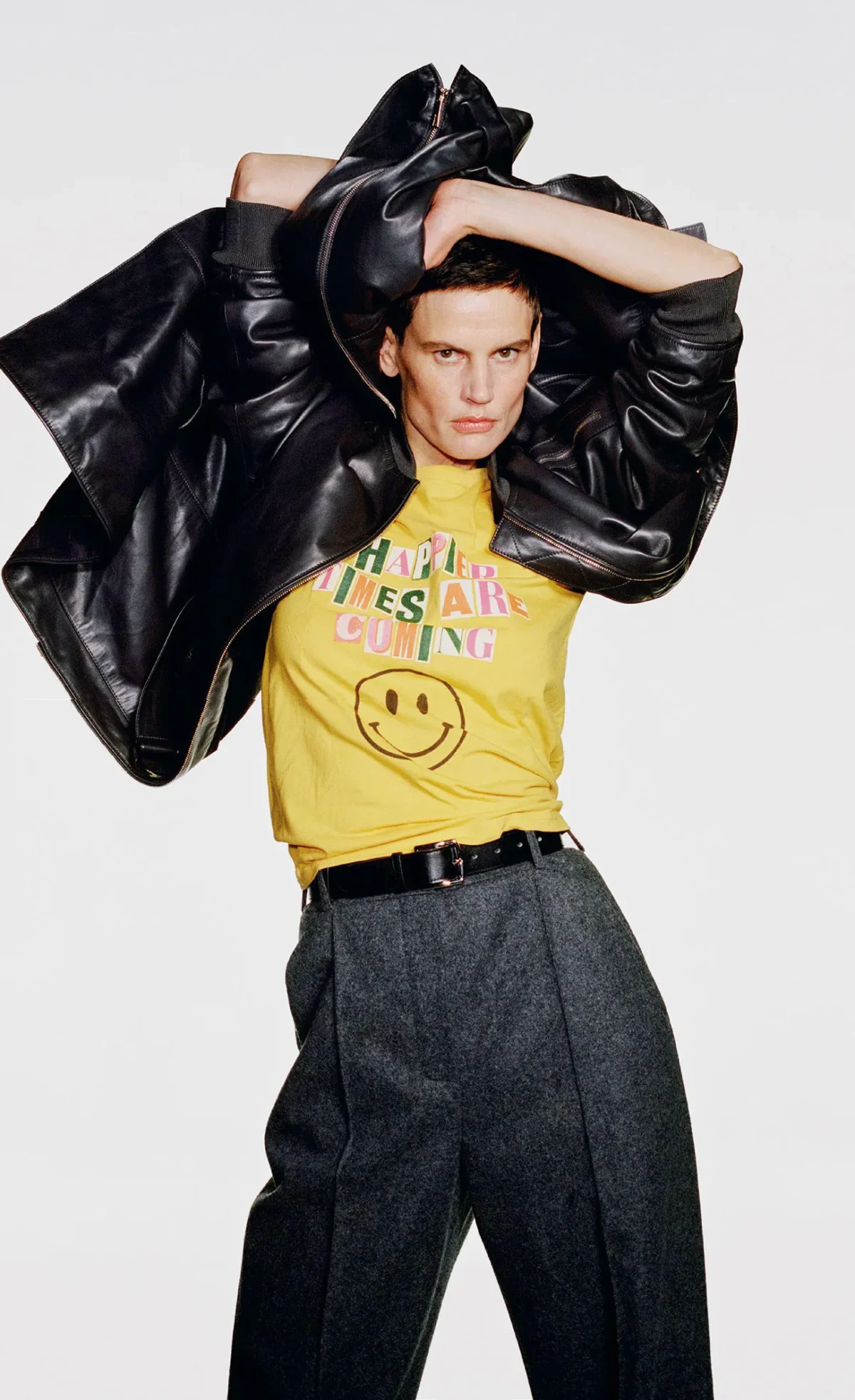 M Le magazine du Monde 27/09/2025: Lara Stone và Saskia de Brauw chụp bởi Tim Elkaïm