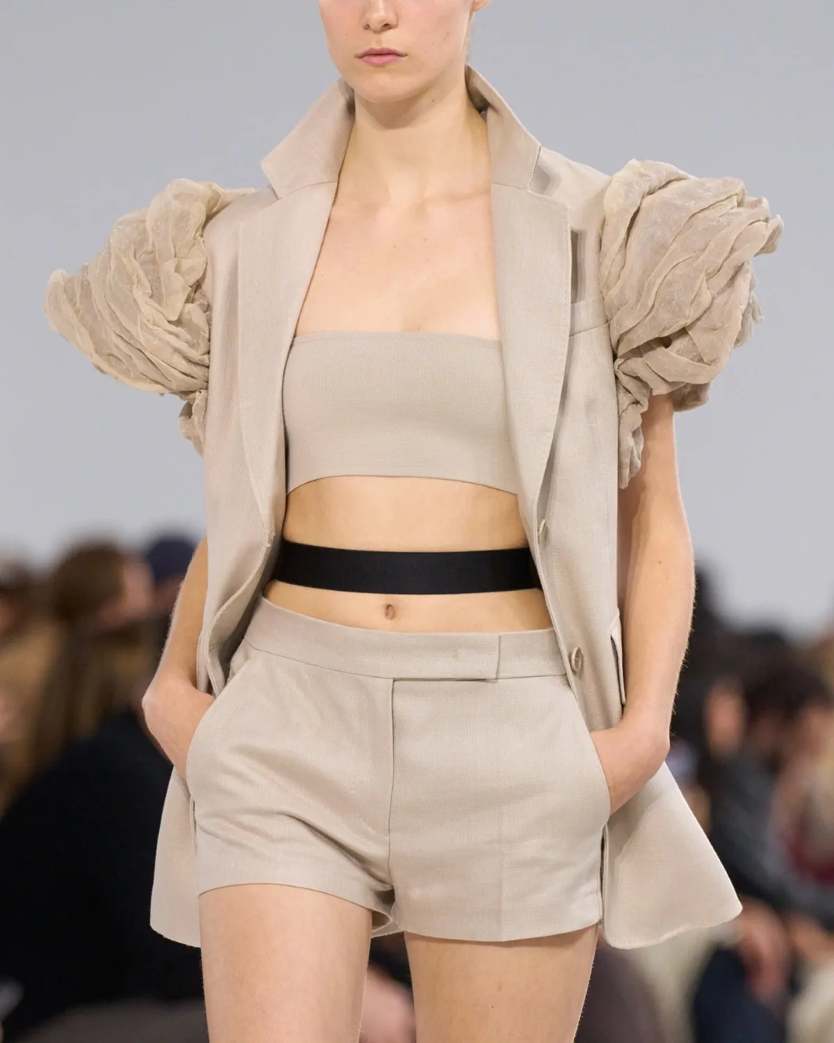 Max Mara Xuân/Hè 2026: Nàng thơ Rococo khoác lên mình tinh thần hiện đại Max Mara Xuân/Hè 2026: Nàng thơ Rococo khoác lên mình tinh thần hiện đại