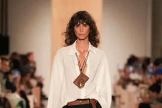 Michael Kors Collection Xuân/Hè 2026: Hành trình viễn du trên sàn diễn New York