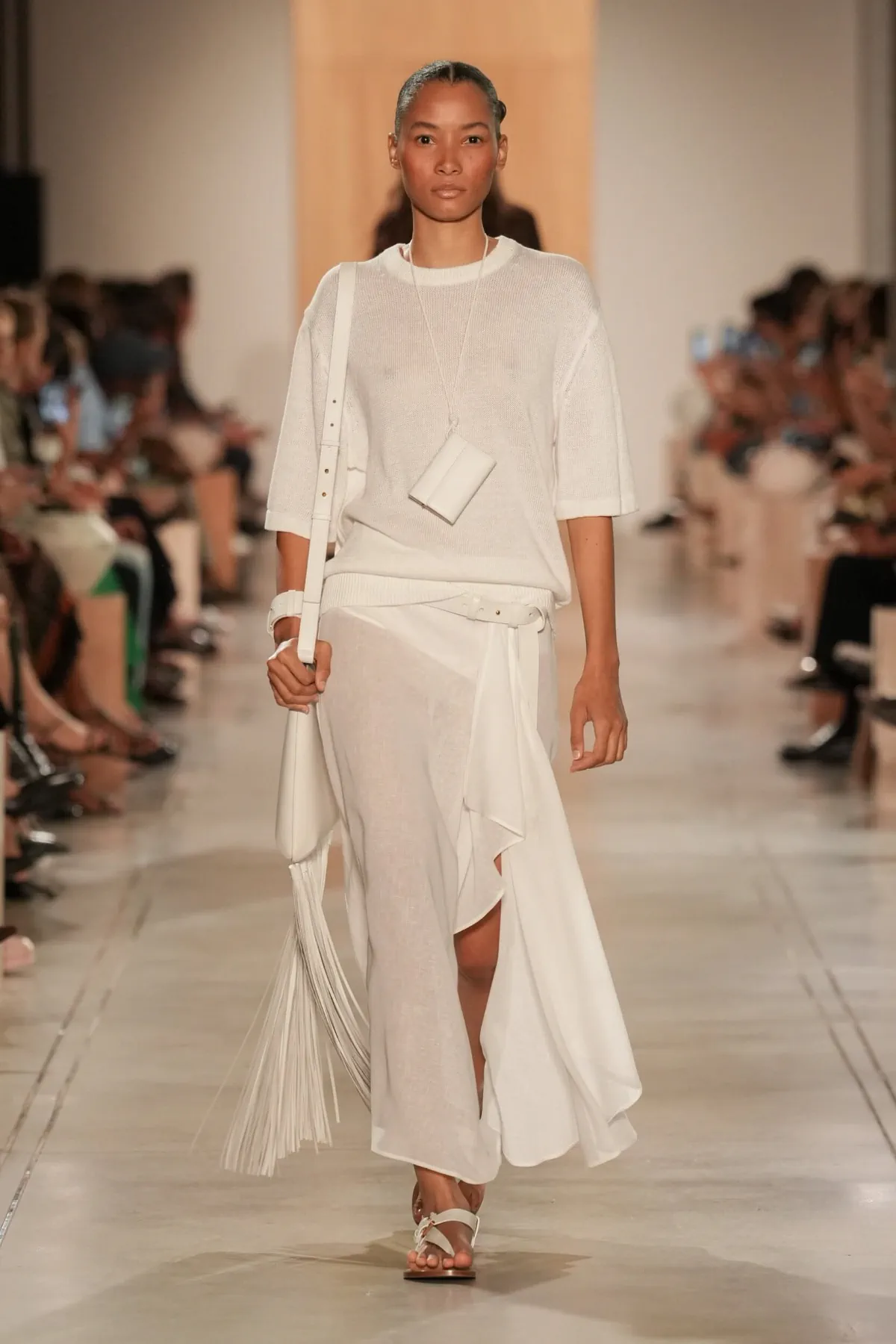 Michael Kors Collection Xuân/Hè 2026: Hành trình viễn du trên sàn diễn New York