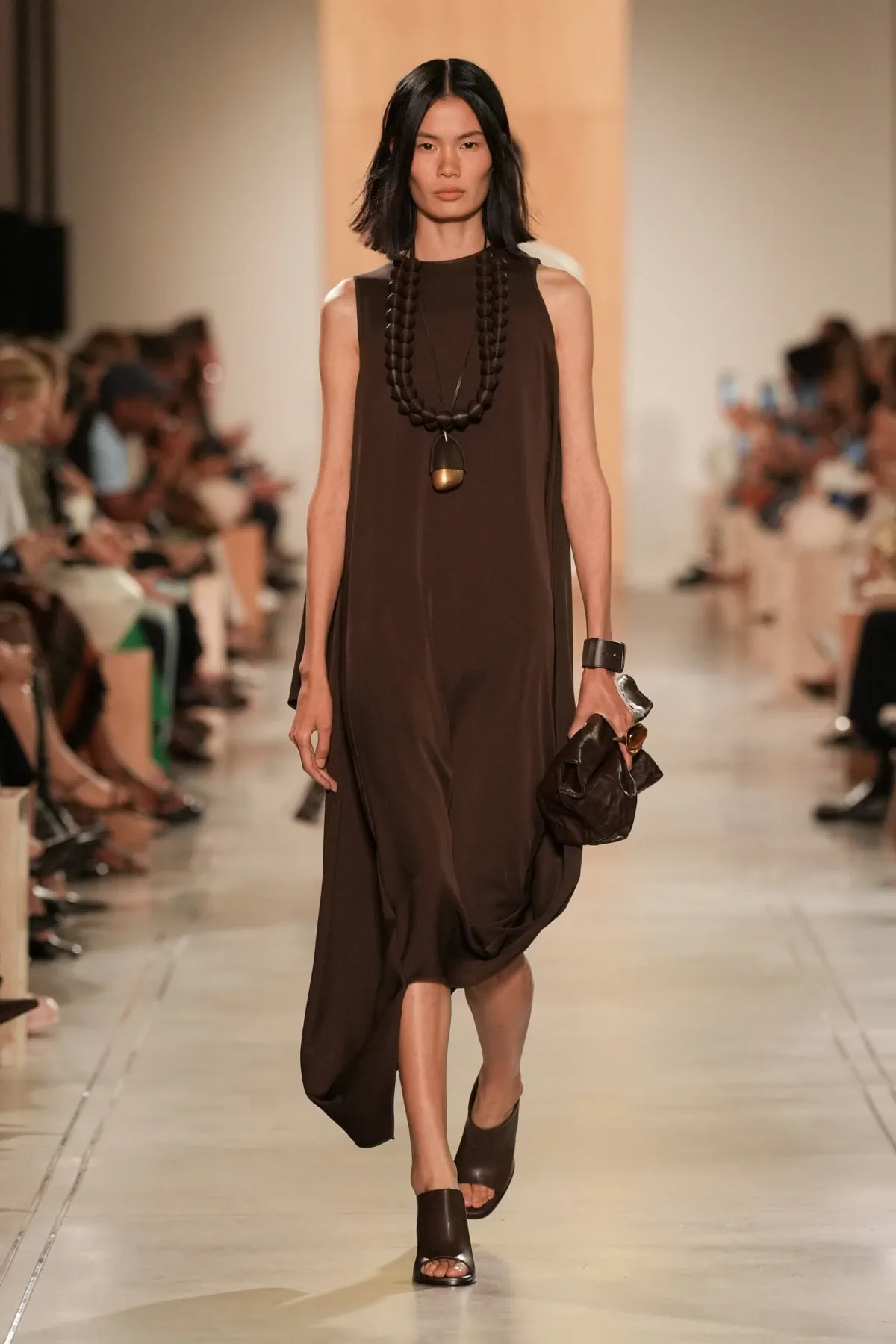 Michael Kors Collection Xuân/Hè 2026: Hành trình viễn du trên sàn diễn New York