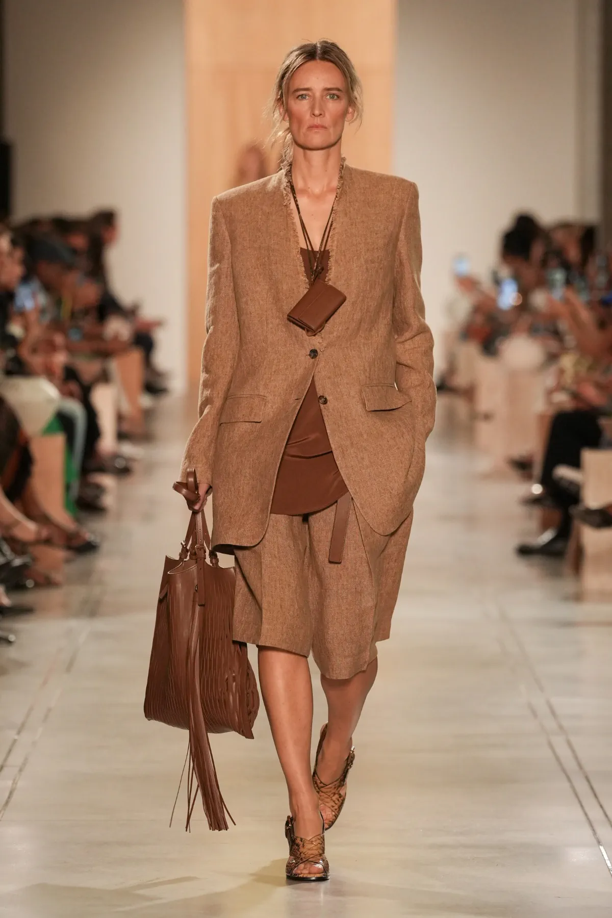 Michael Kors Collection Xuân/Hè 2026: Hành trình viễn du trên sàn diễn New York