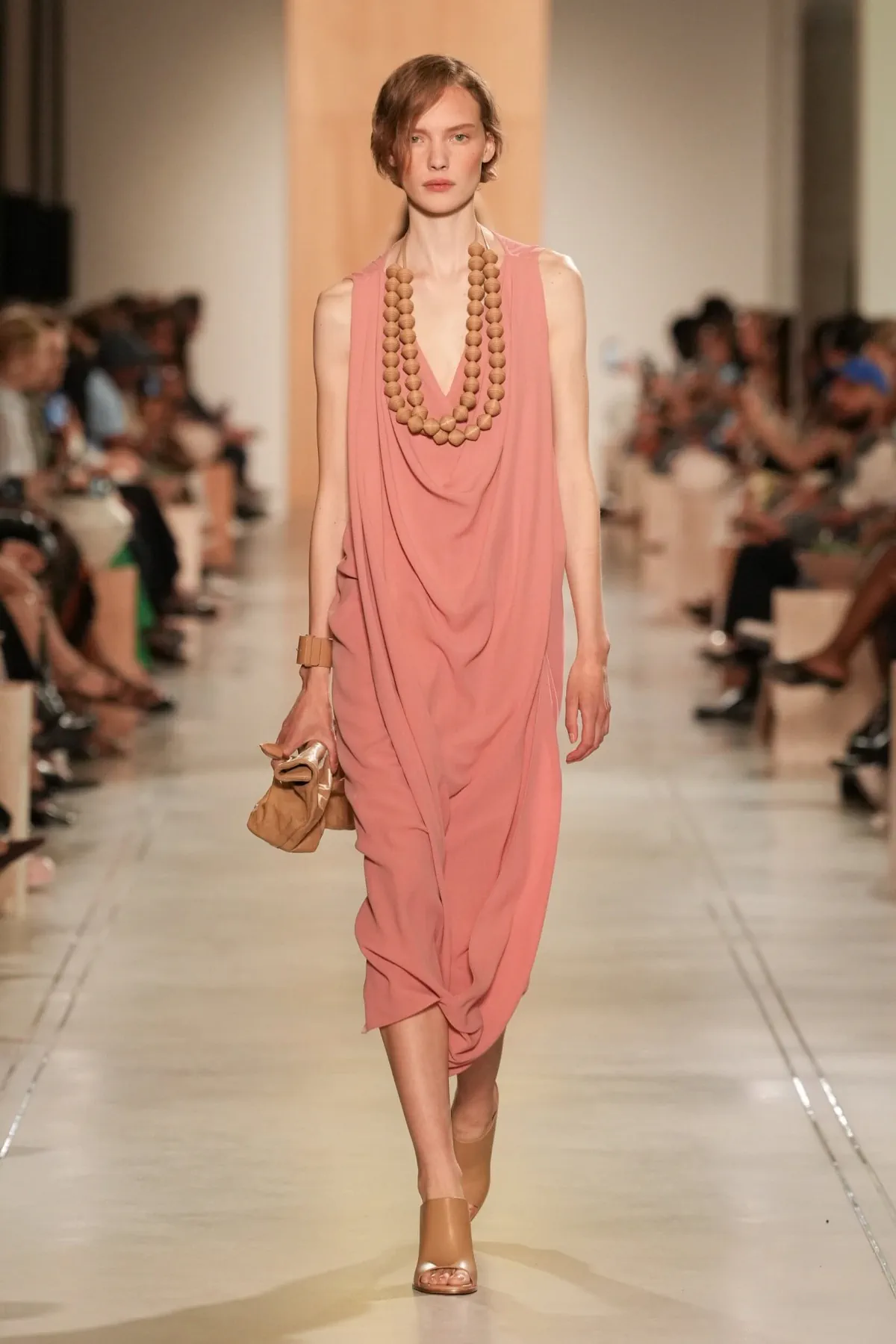 Michael Kors Collection Xuân/Hè 2026: Hành trình viễn du trên sàn diễn New York