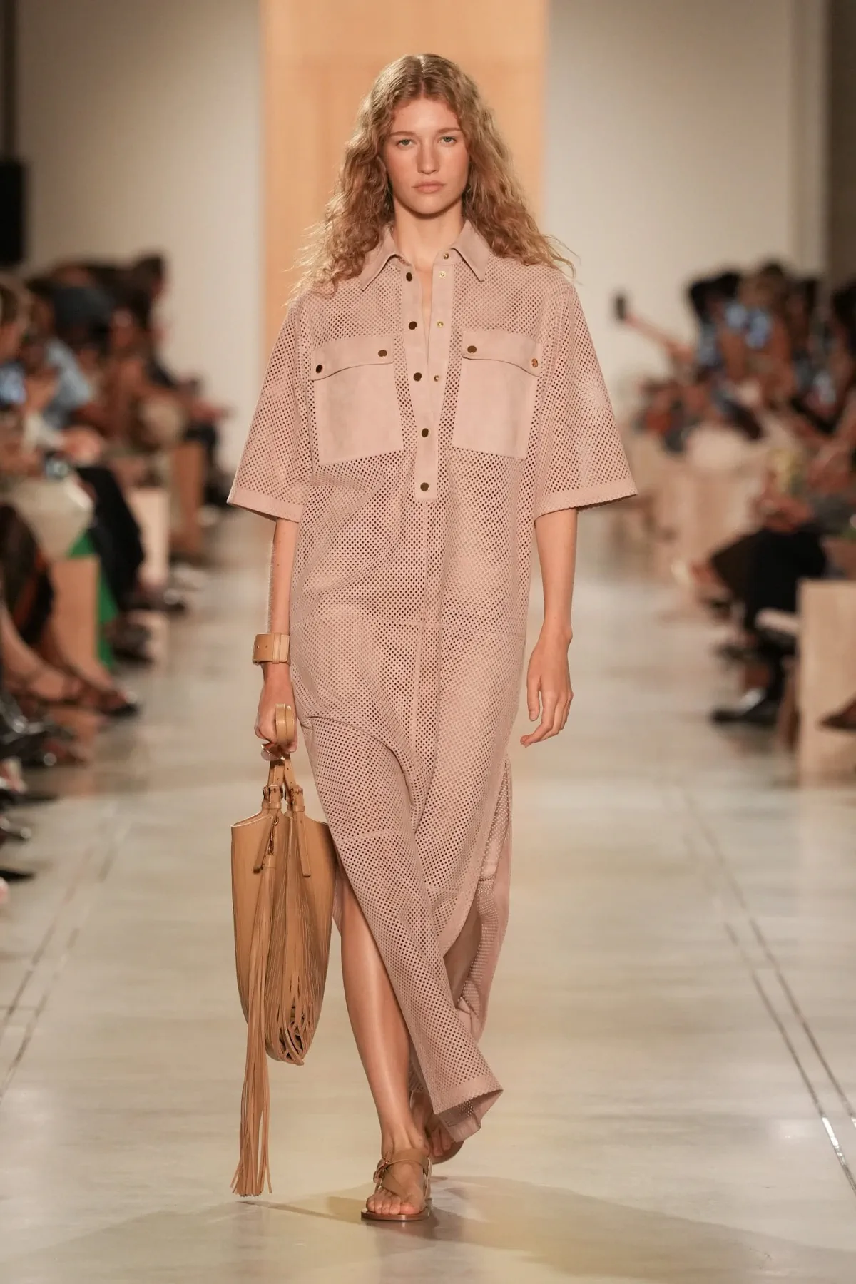 Michael Kors Collection Xuân/Hè 2026: Hành trình viễn du trên sàn diễn New York