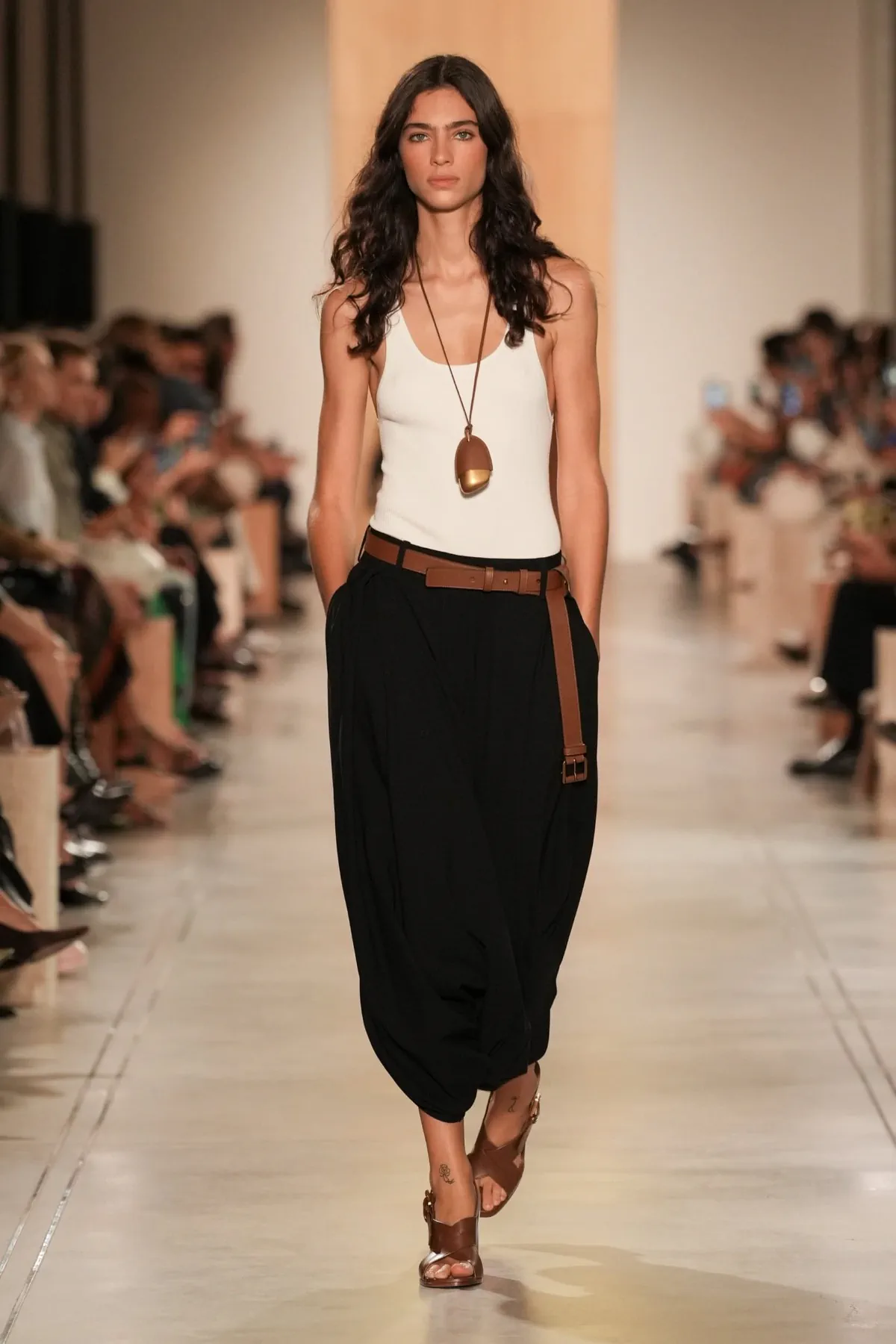 Michael Kors Collection Xuân/Hè 2026: Hành trình viễn du trên sàn diễn New York