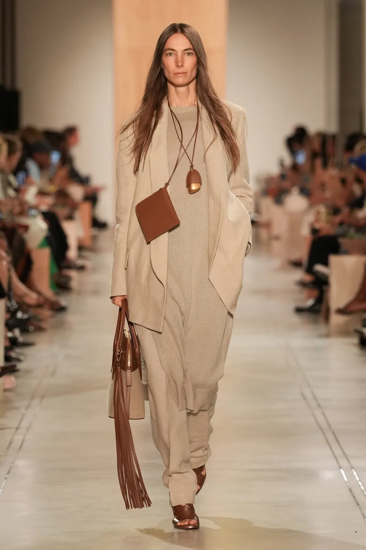 Michael Kors Collection Xuân/Hè 2026: Hành trình viễn du trên sàn diễn New York