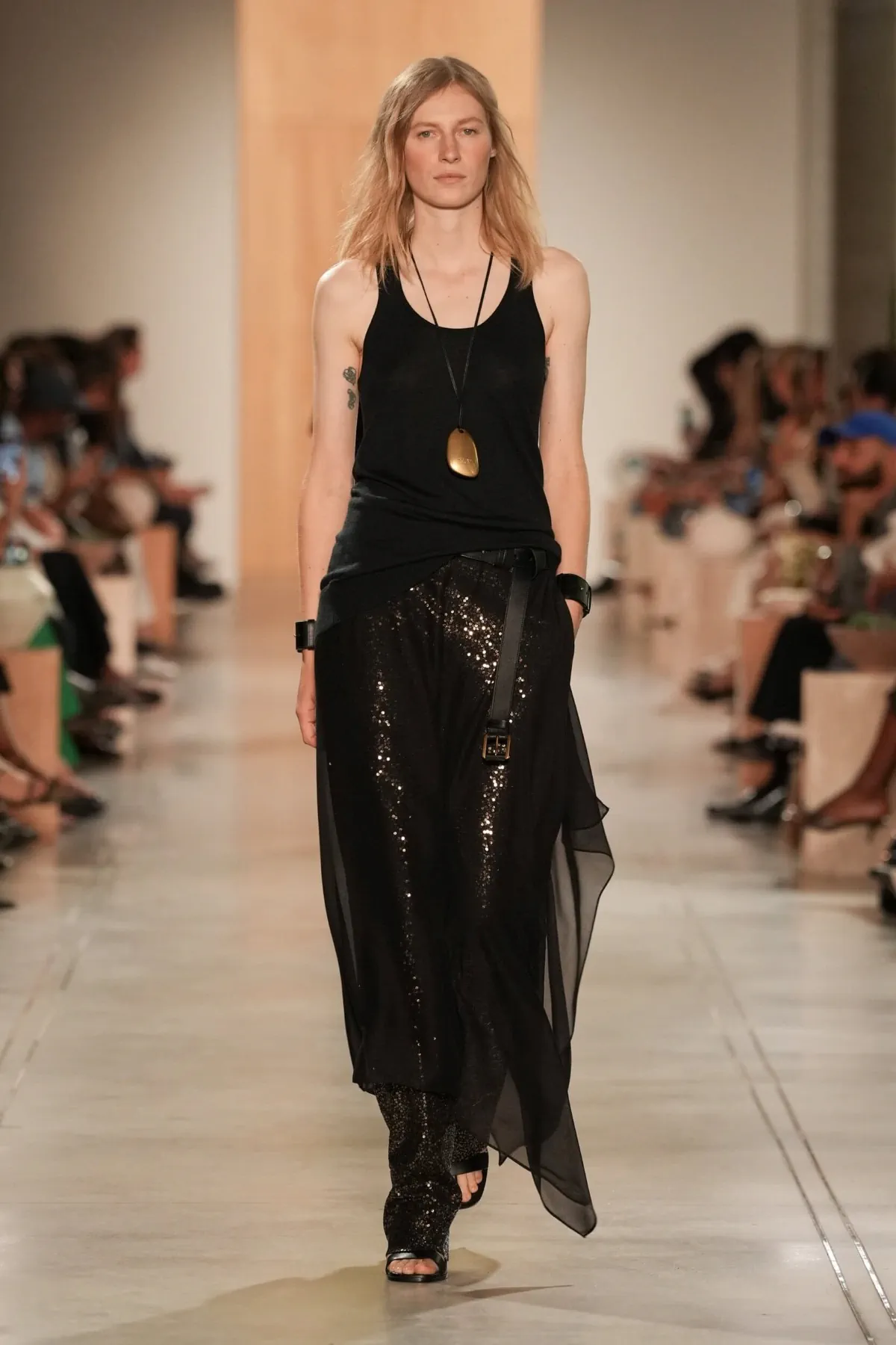 Michael Kors Collection Xuân/Hè 2026: Hành trình viễn du trên sàn diễn New York