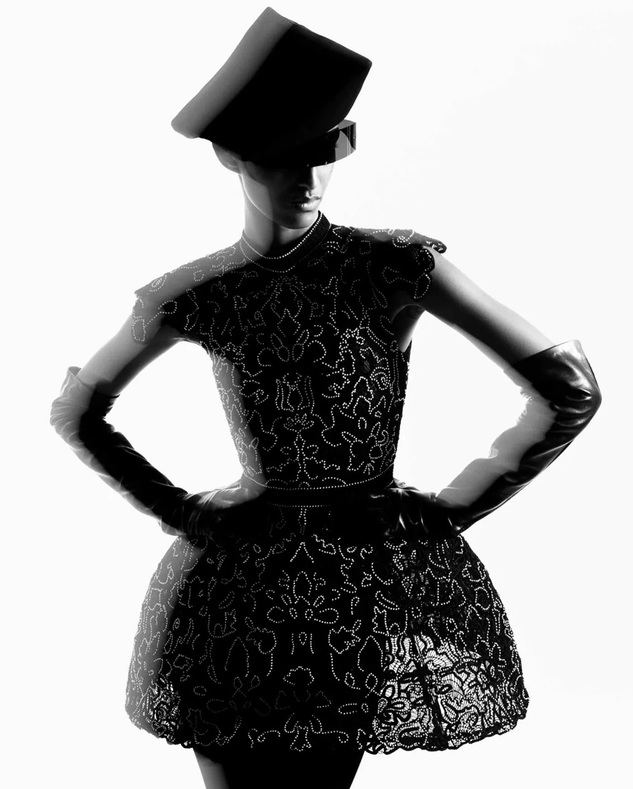 How To Spend It 13/09/2025: Mona Tougaard chụp bởi Mario Sorrenti How To Spend It 13/09/2025: Mona Tougaard chụp bởi Mario Sorrenti