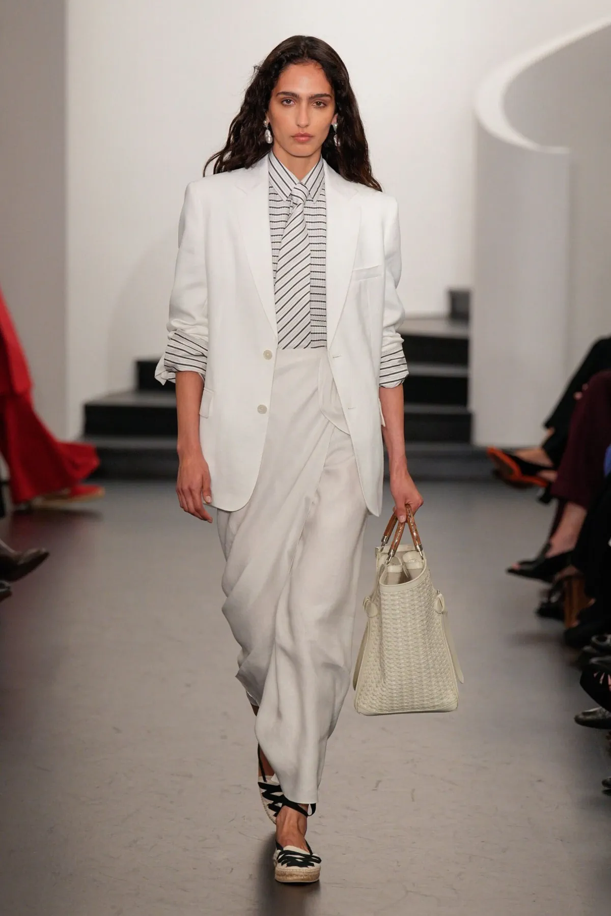 Ralph Lauren Xuân/Hè 2026 định nghĩa lại vẻ đẹp tối giản thời hiện đại