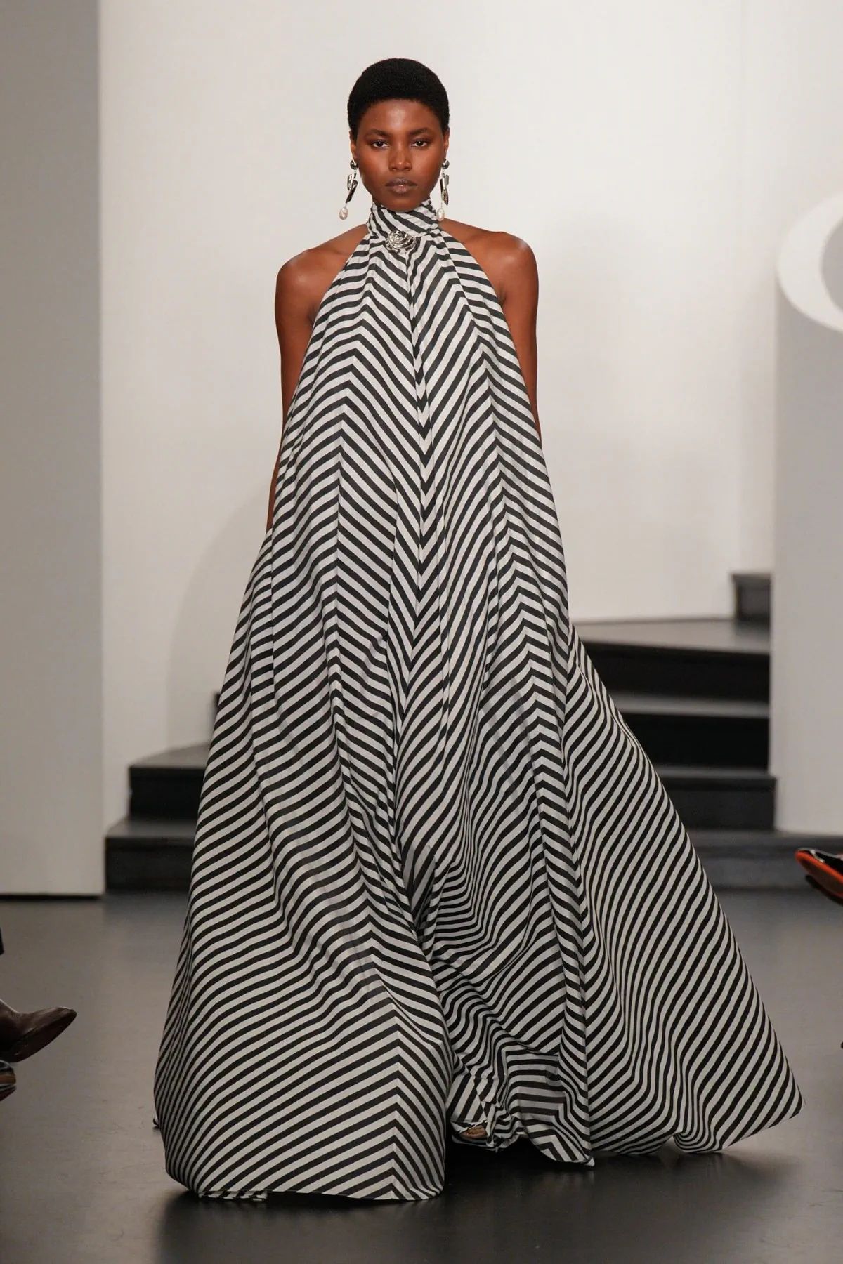 Ralph Lauren Xuân/Hè 2026 định nghĩa lại vẻ đẹp tối giản thời hiện đại