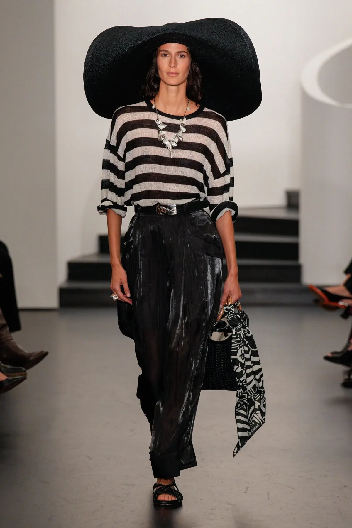 Ralph Lauren Xuân/Hè 2026 định nghĩa lại vẻ đẹp tối giản thời hiện đại