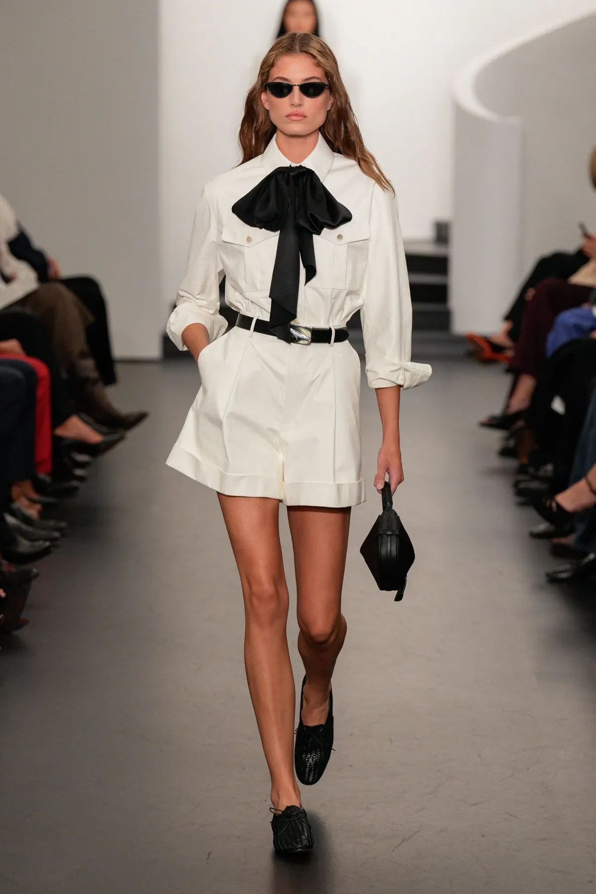 Ralph Lauren Xuân/Hè 2026 định nghĩa lại vẻ đẹp tối giản thời hiện đại