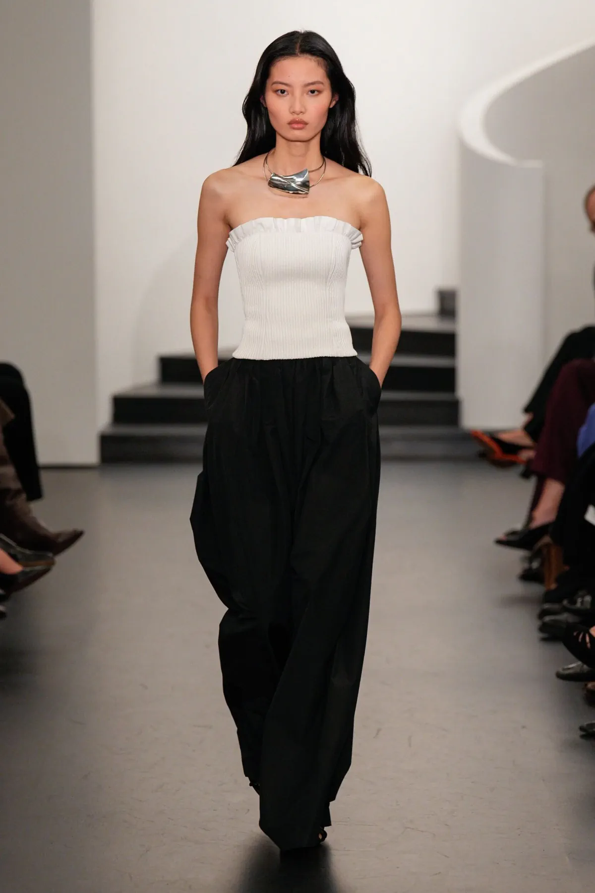 Ralph Lauren Xuân/Hè 2026 định nghĩa lại vẻ đẹp tối giản thời hiện đại