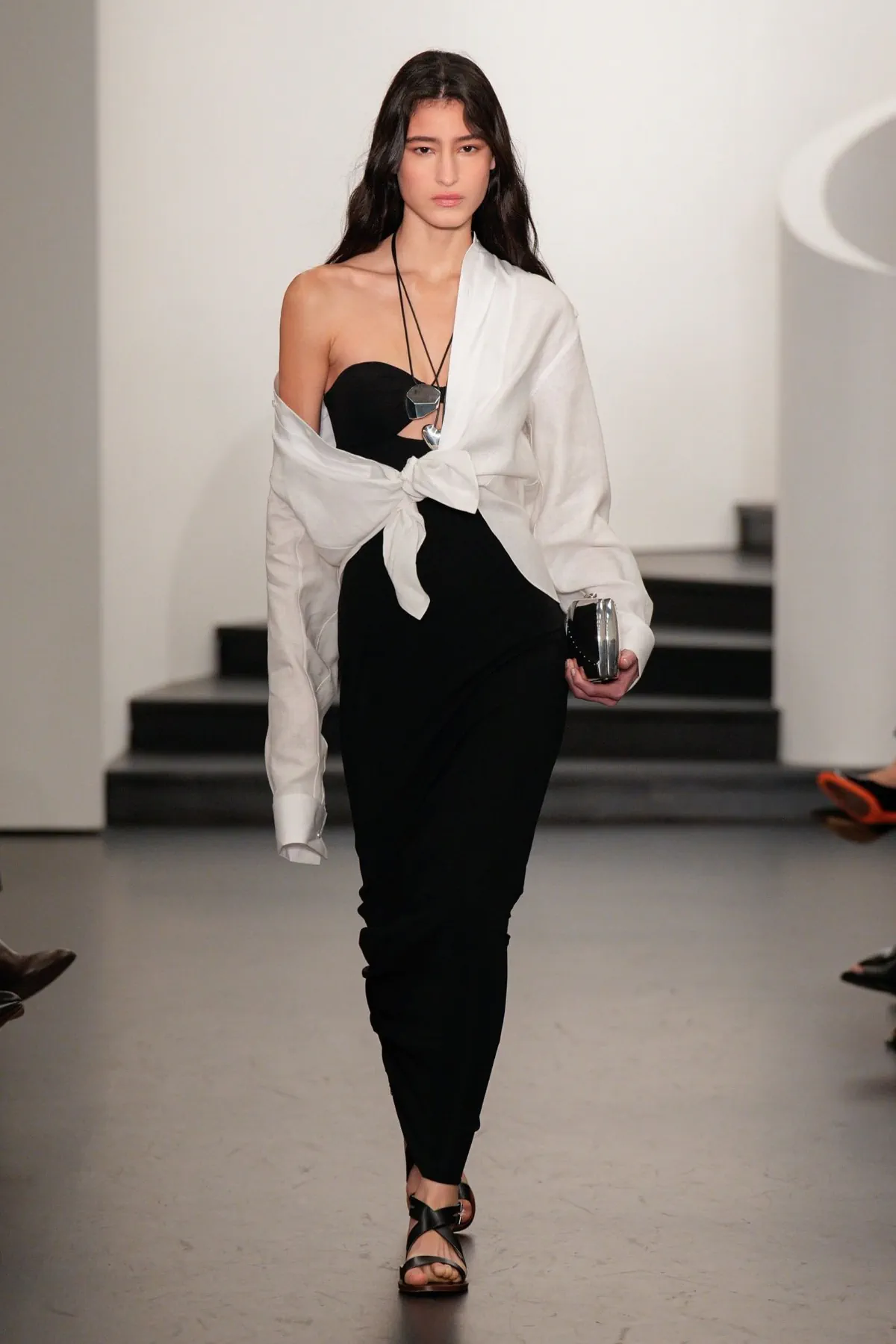 Ralph Lauren Xuân/Hè 2026 định nghĩa lại vẻ đẹp tối giản thời hiện đại