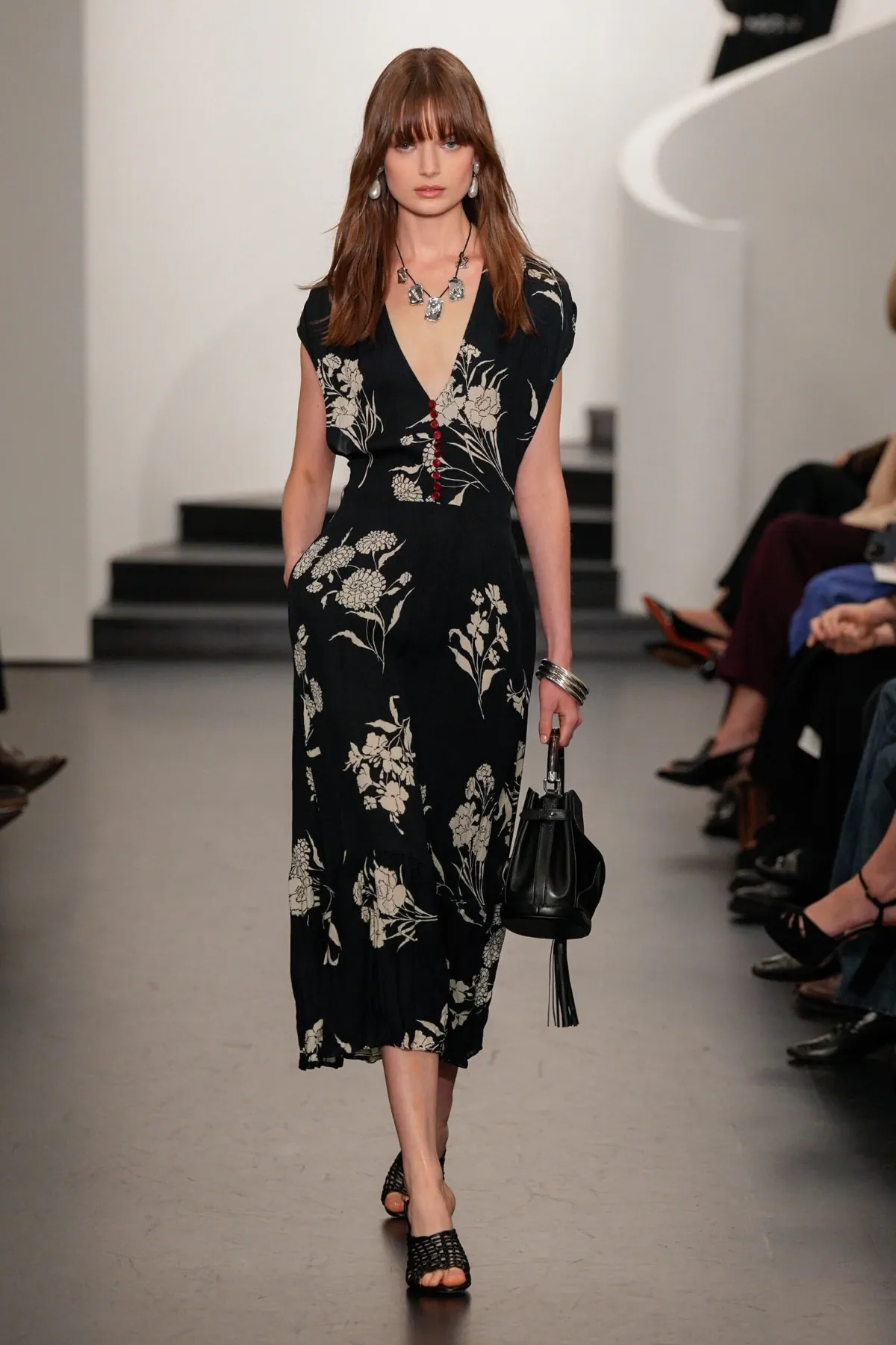 Ralph Lauren Xuân/Hè 2026 định nghĩa lại vẻ đẹp tối giản thời hiện đại