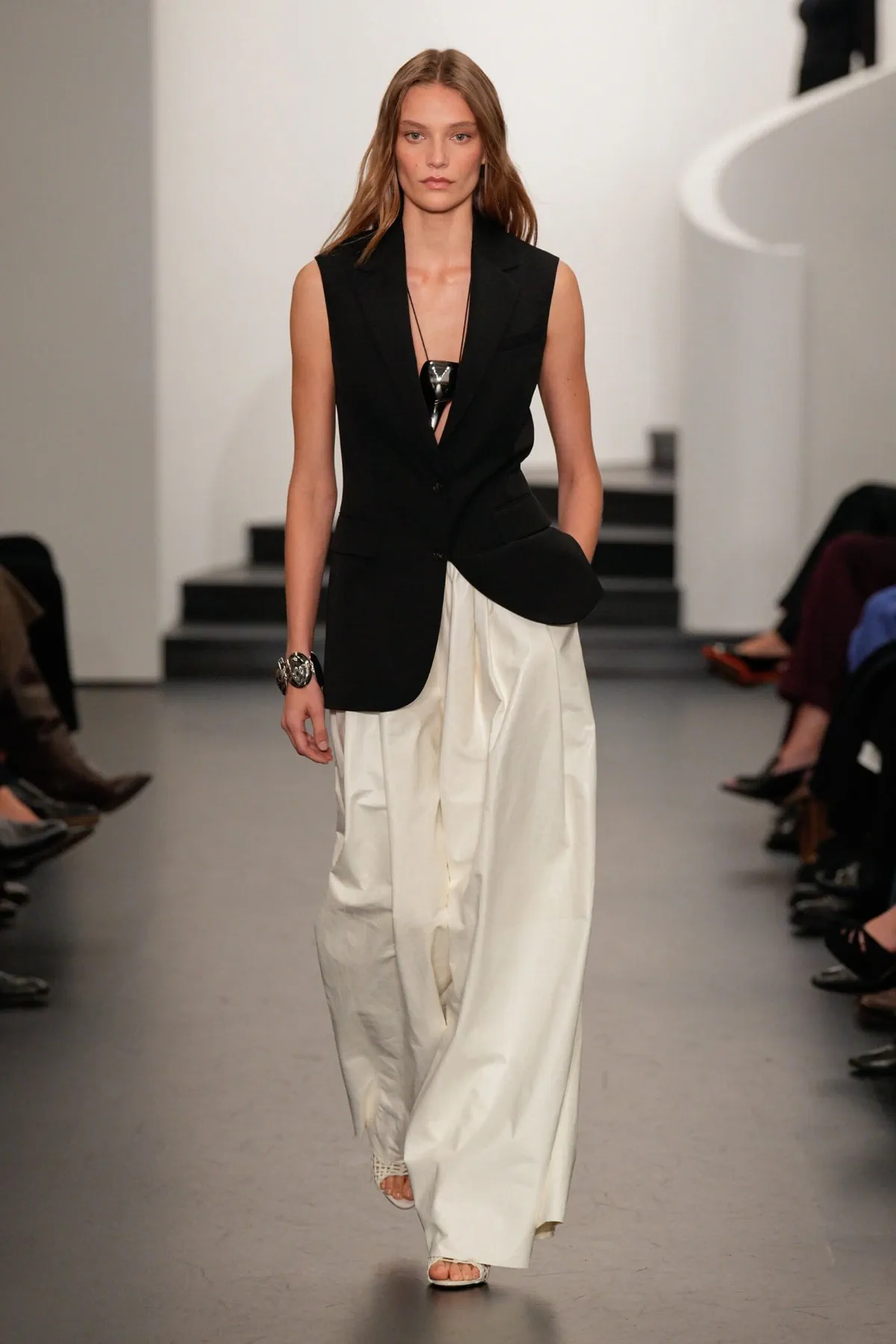 Ralph Lauren Xuân/Hè 2026 định nghĩa lại vẻ đẹp tối giản thời hiện đại