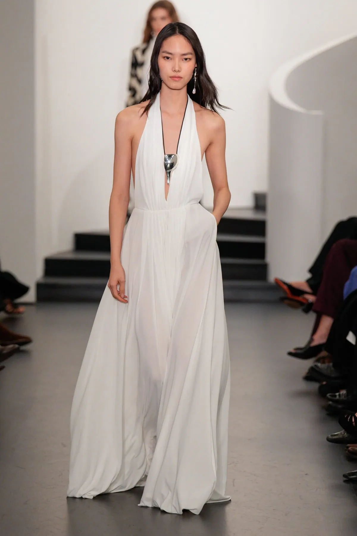 Ralph Lauren Xuân/Hè 2026 định nghĩa lại vẻ đẹp tối giản thời hiện đại