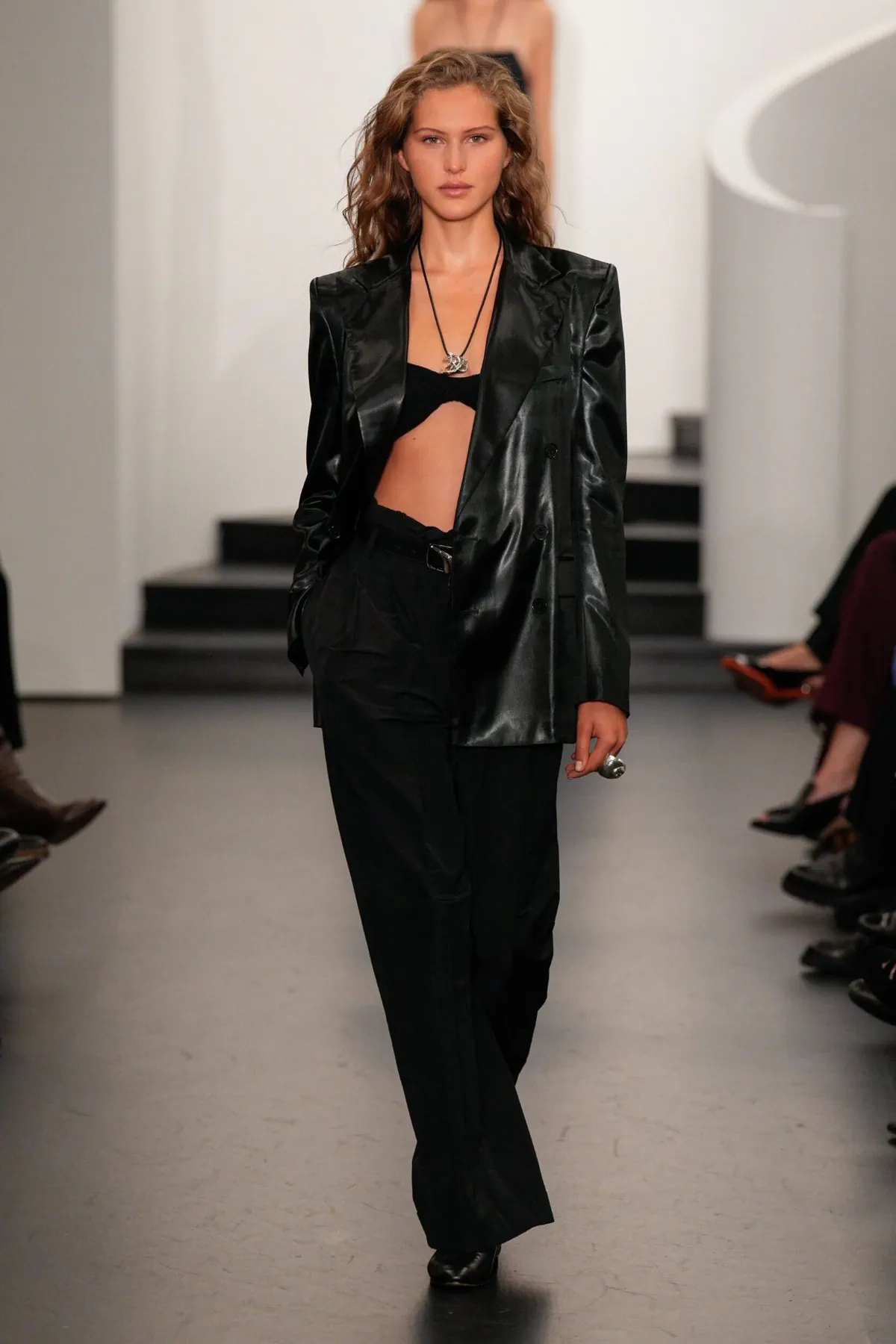 Ralph Lauren Xuân/Hè 2026 định nghĩa lại vẻ đẹp tối giản thời hiện đại