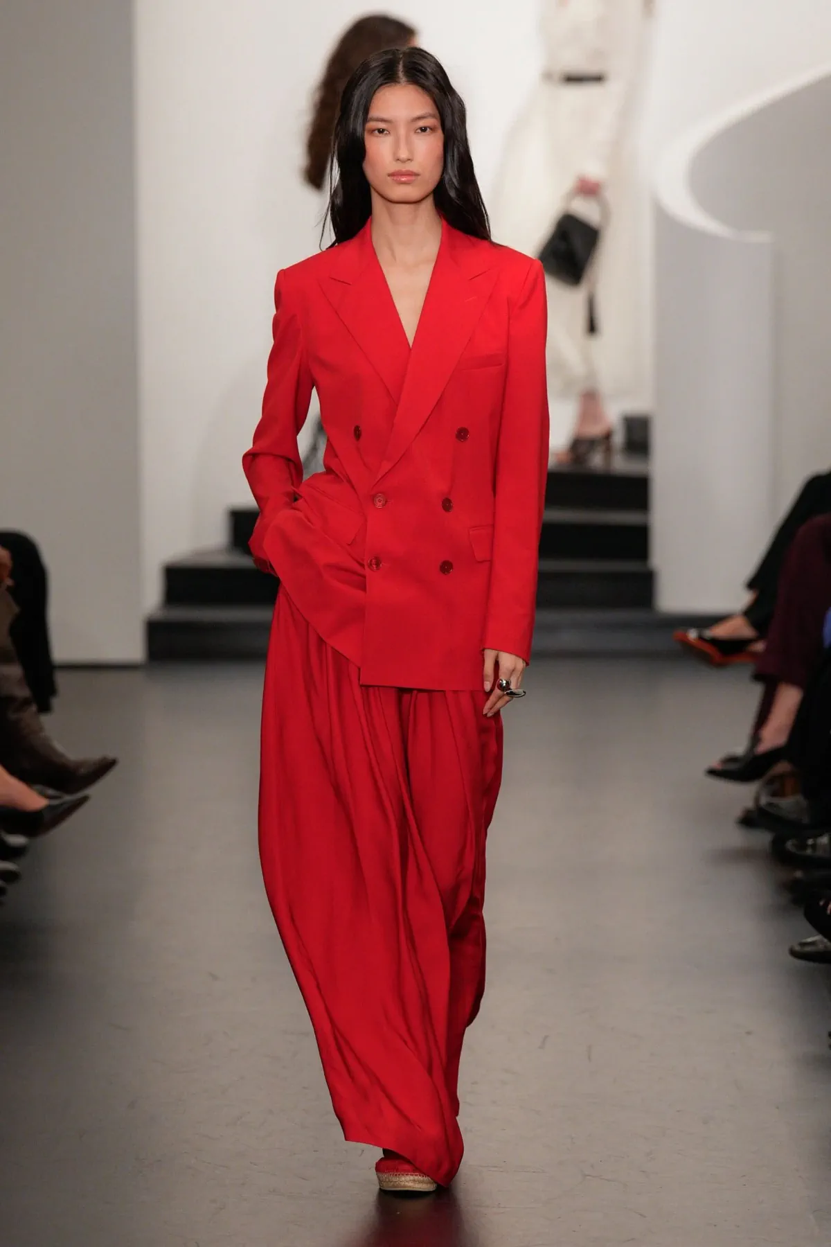 Ralph Lauren Xuân/Hè 2026 định nghĩa lại vẻ đẹp tối giản thời hiện đại