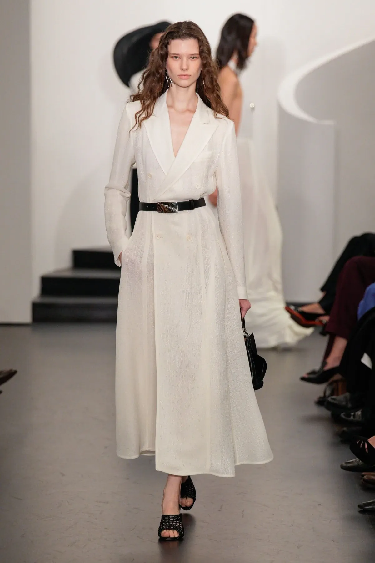 Ralph Lauren Xuân/Hè 2026 định nghĩa lại vẻ đẹp tối giản thời hiện đại