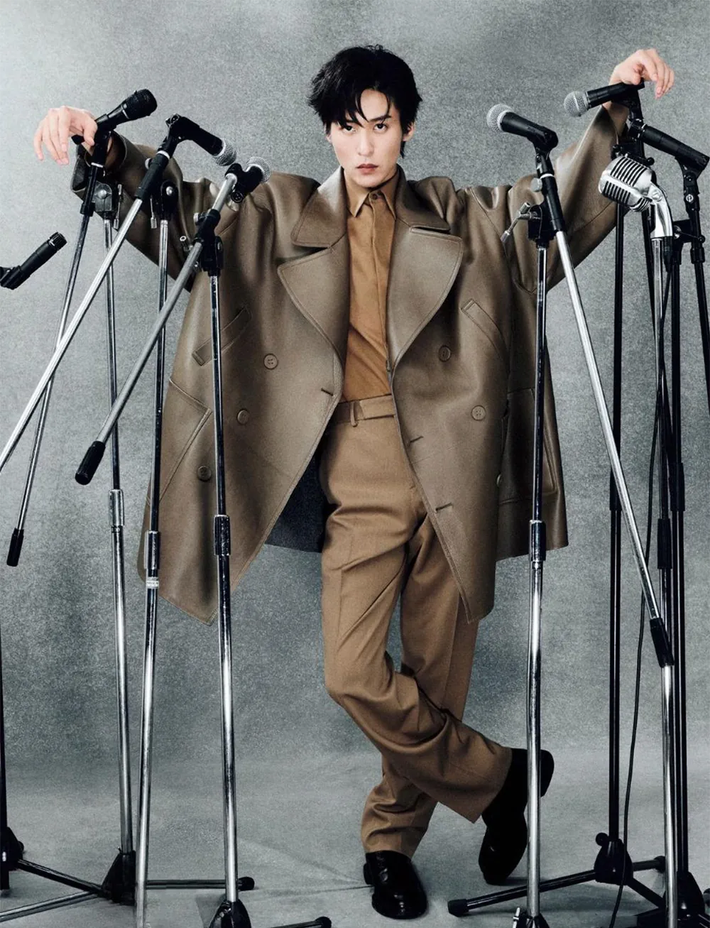 Vogue Nhật Bản 09/2025: Ren Meguro mặc Fendi, chụp bởi Pak Bae Vogue Nhật Bản 09/2025: Ren Meguro mặc Fendi, chụp bởi Pak Bae