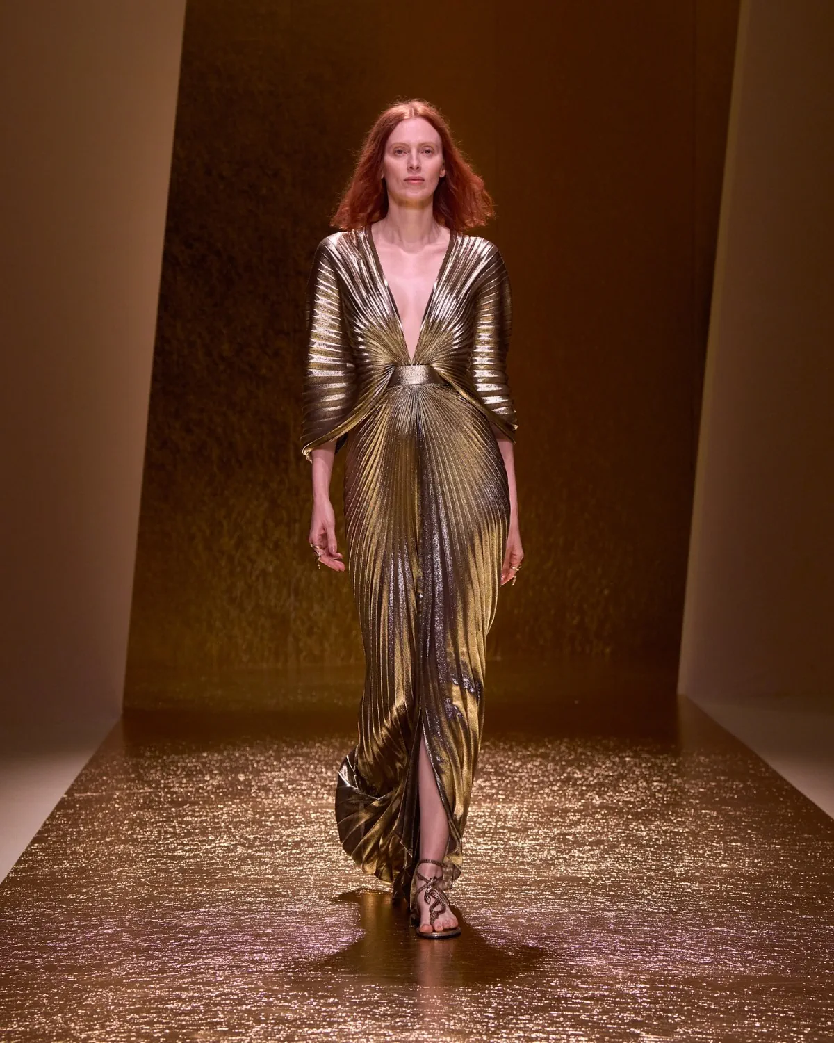 Roberto Cavalli Xuân/Hè 2026 mang sắc vàng lên sàn diễn