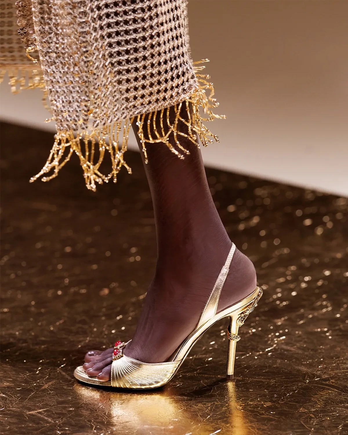 Roberto Cavalli Xuân/Hè 2026 mang sắc vàng lên sàn diễn Roberto Cavalli Xuân/Hè 2026 mang sắc vàng lên sàn diễn