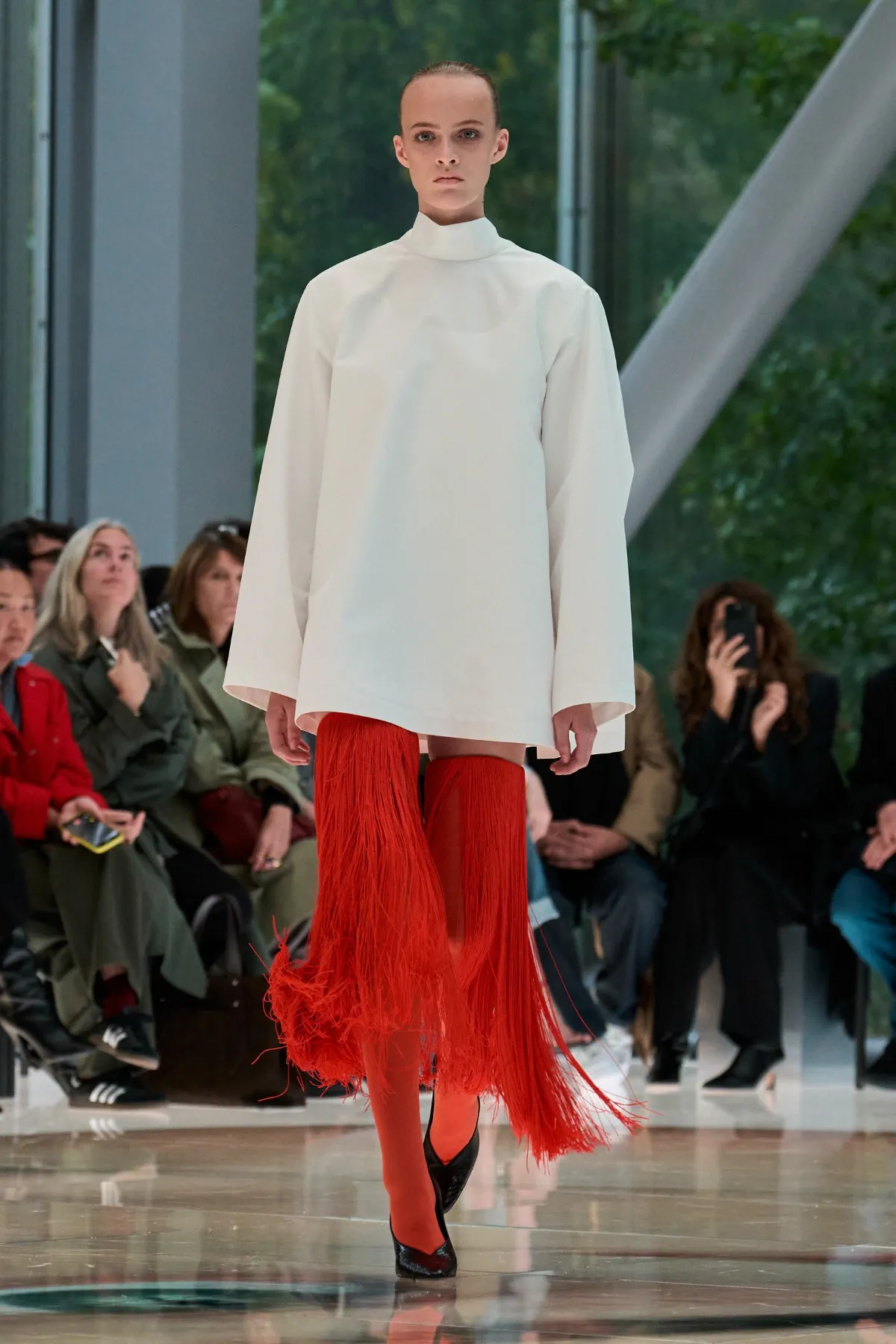 Alaïa Đông/Xuân 2026: Vẻ đẹp của sự đối lập Alaïa Đông/Xuân 2026: Vẻ đẹp của sự đối lập