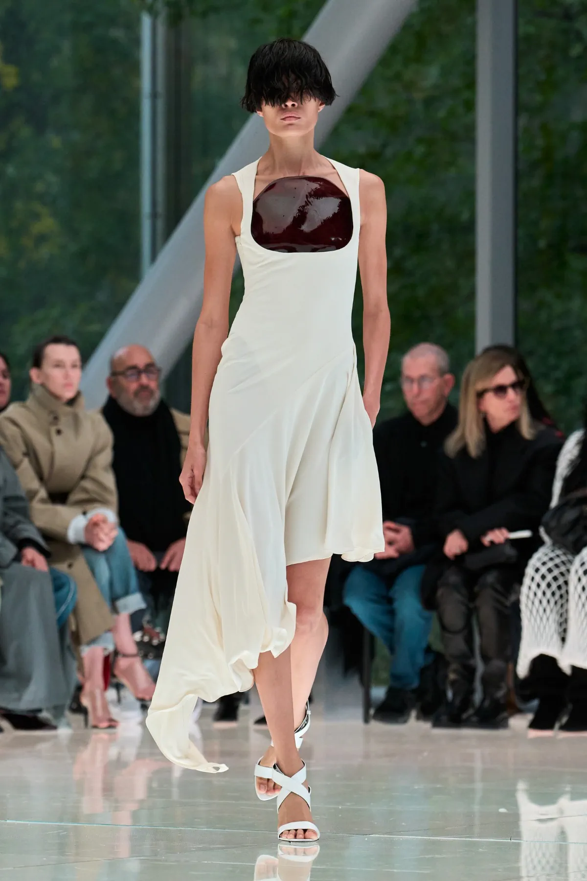 Alaïa Đông/Xuân 2026: Vẻ đẹp của sự đối lập Alaïa Đông/Xuân 2026: Vẻ đẹp của sự đối lập